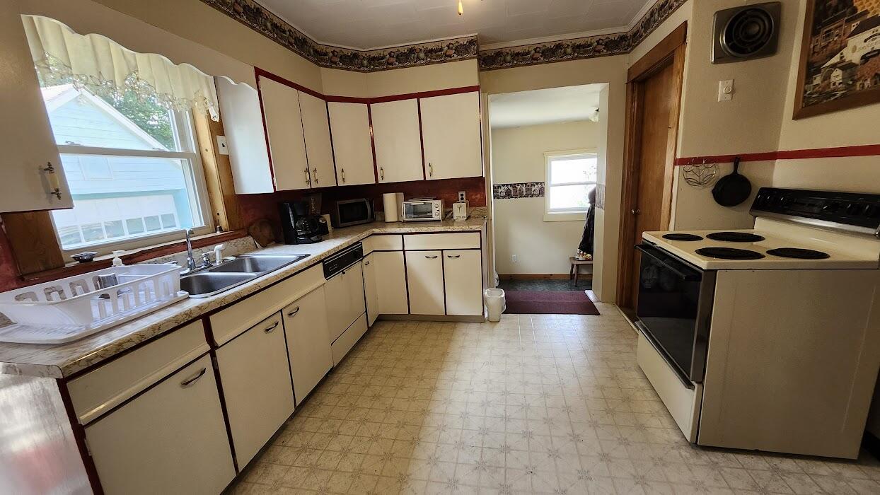 28 Eastland Avenue Property Photo 6
