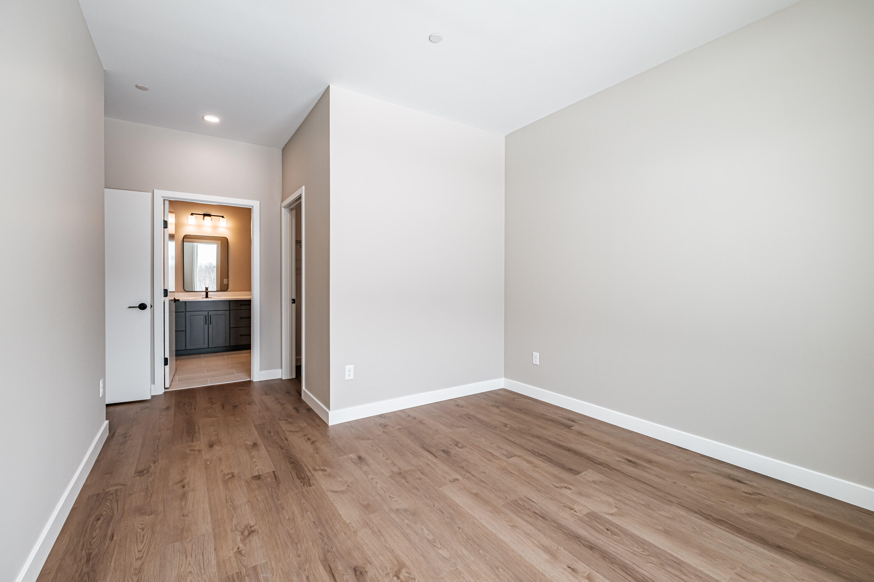 1 Cross Street 330 Property Photo 10