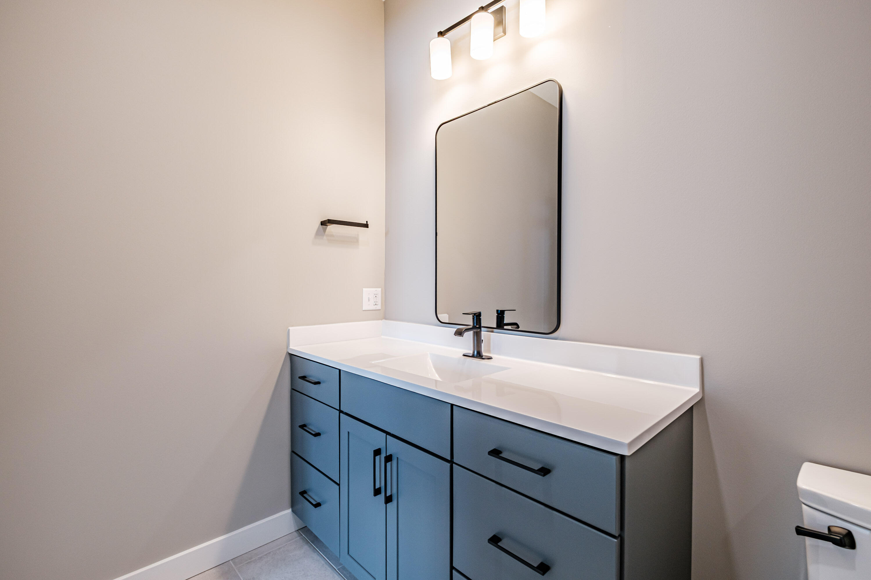 1 Cross Street 330 Property Photo 15