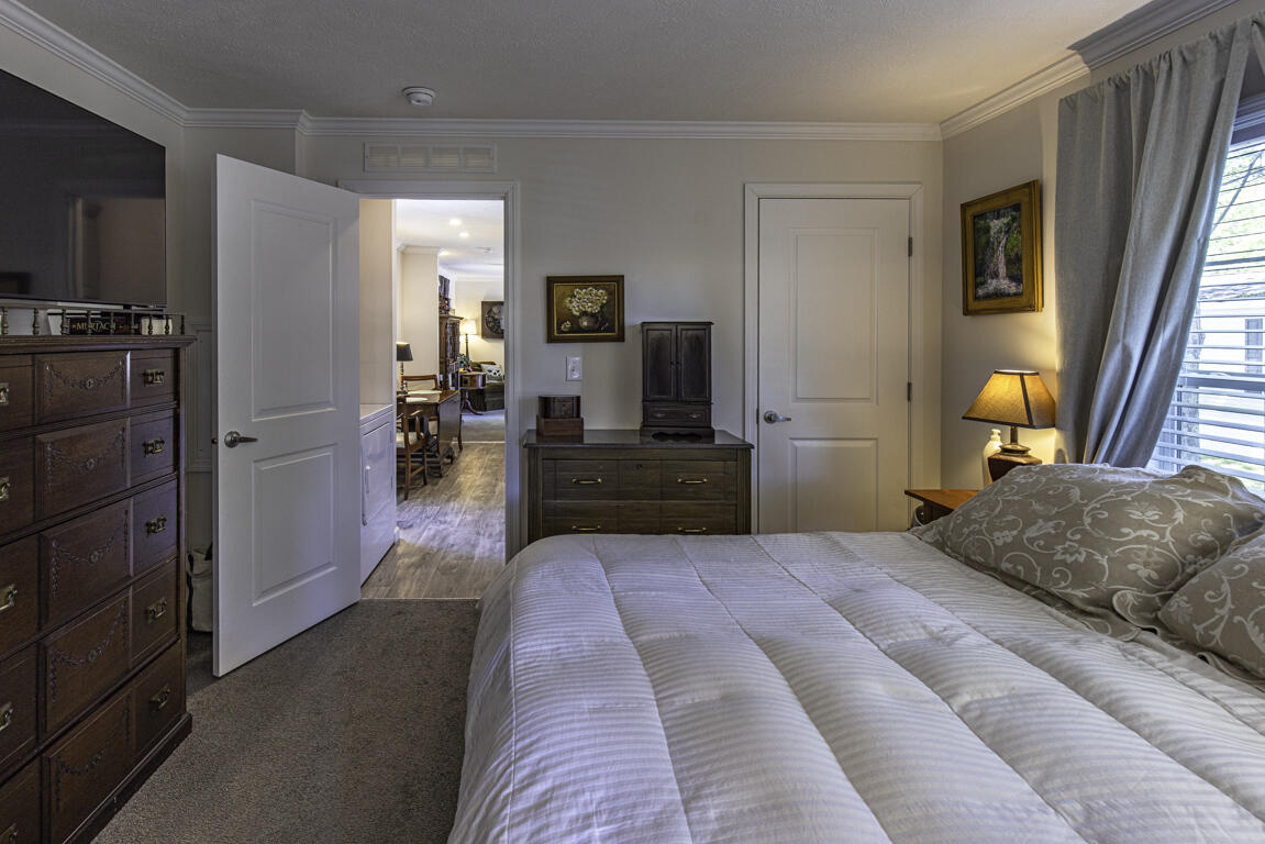 34 Long Street Property Photo 15