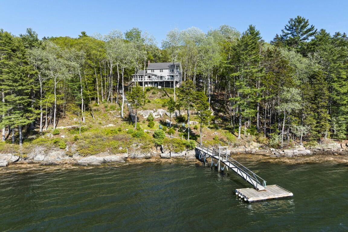 564 West Side Road Property Photo 1