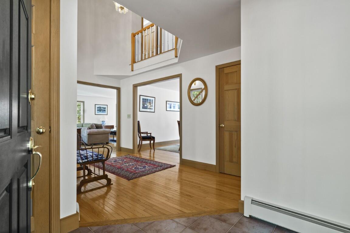 564 West Side Road Property Photo 9