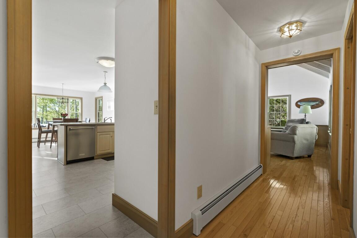 564 West Side Road Property Photo 10