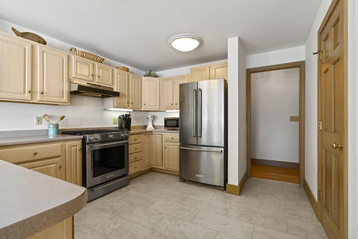 564 West Side Road Property Photo 13