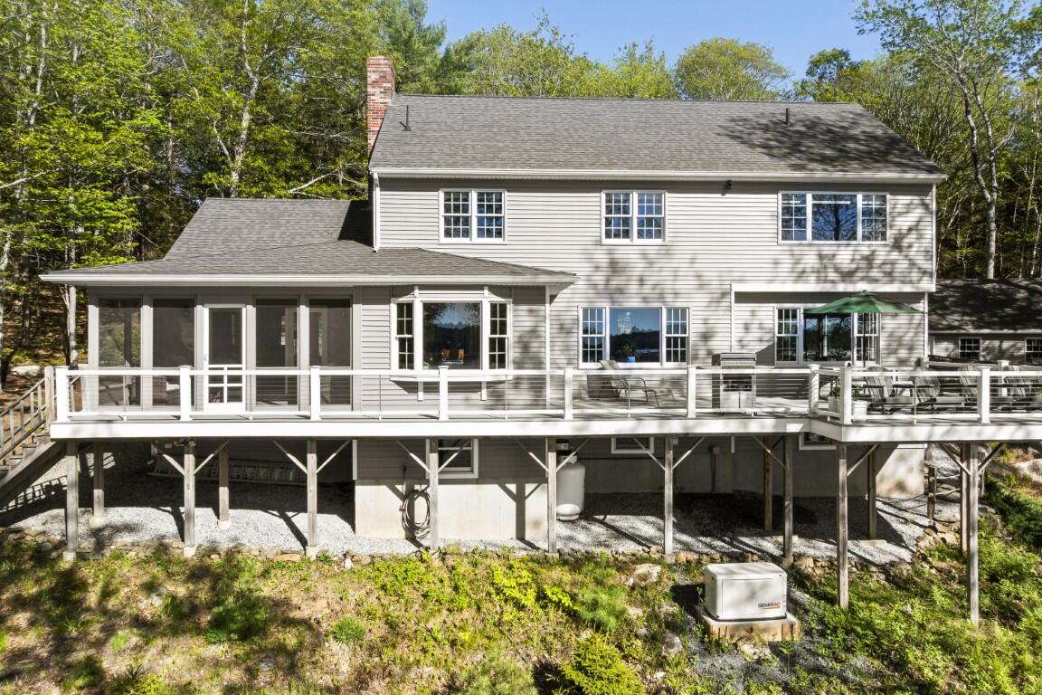 564 West Side Road Property Photo 25