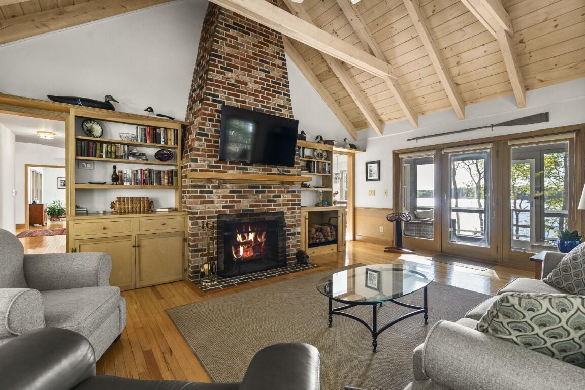 564 West Side Road Property Photo 28