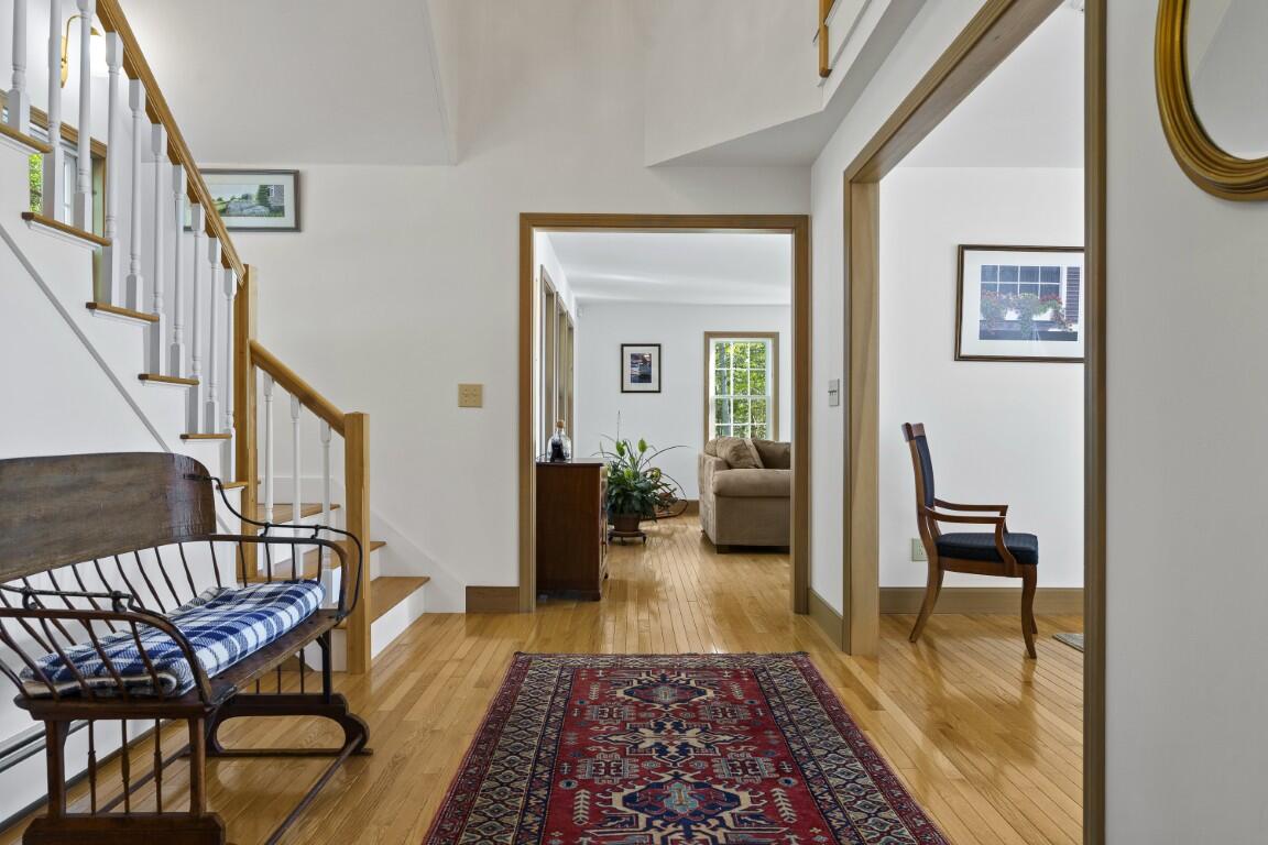 564 West Side Road Property Photo 38