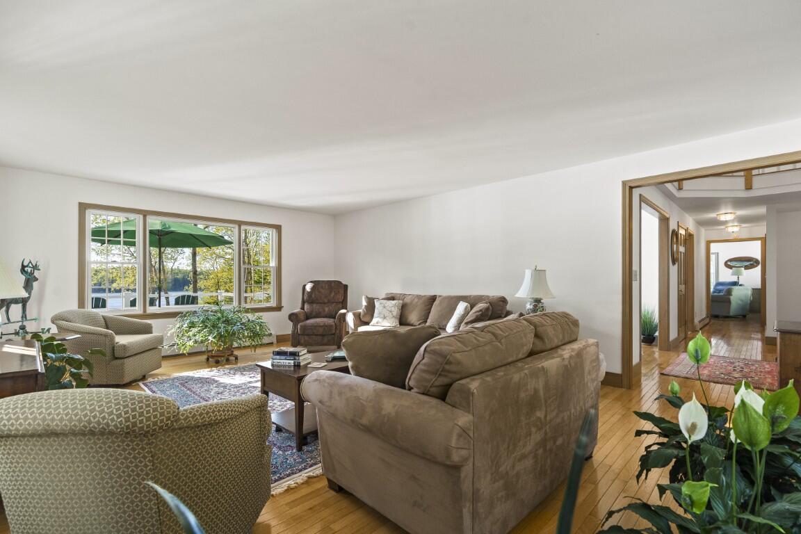 564 West Side Road Property Photo 39