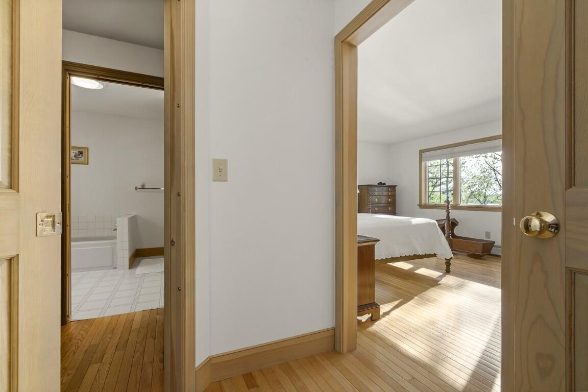 564 West Side Road Property Photo 44