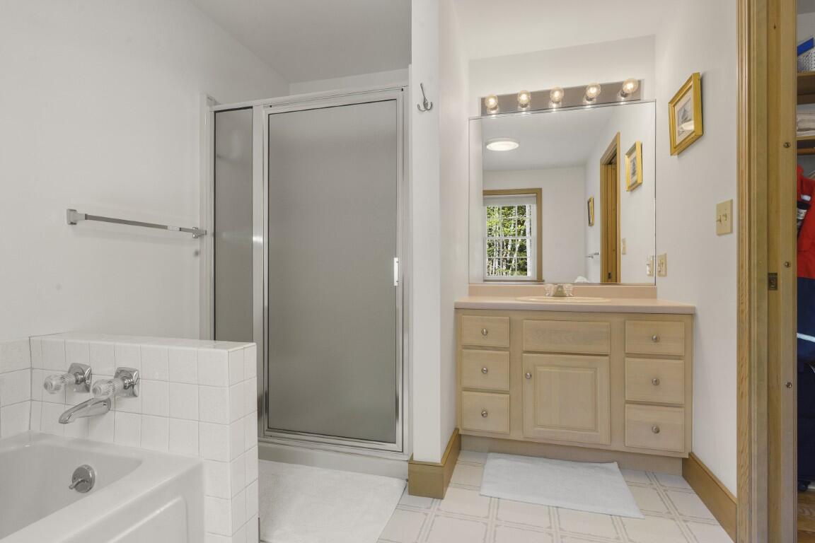564 West Side Road Property Photo 49
