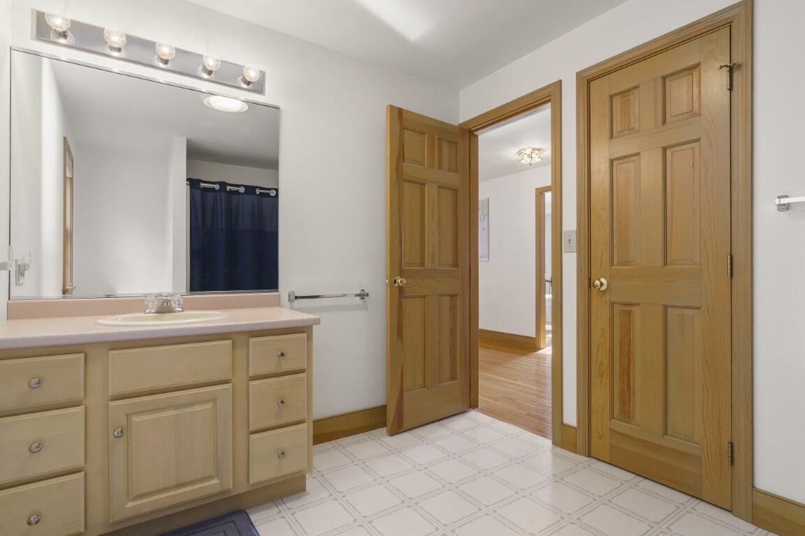 564 West Side Road Property Photo 57