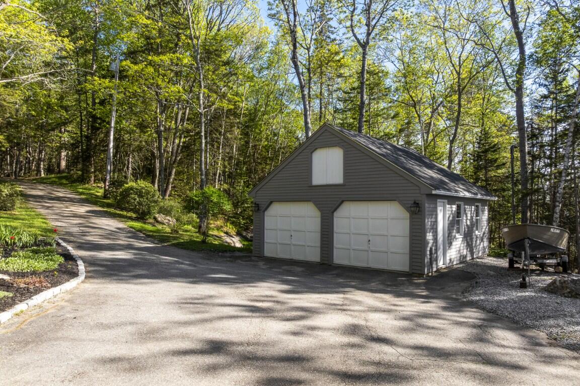 564 West Side Road Property Photo 60