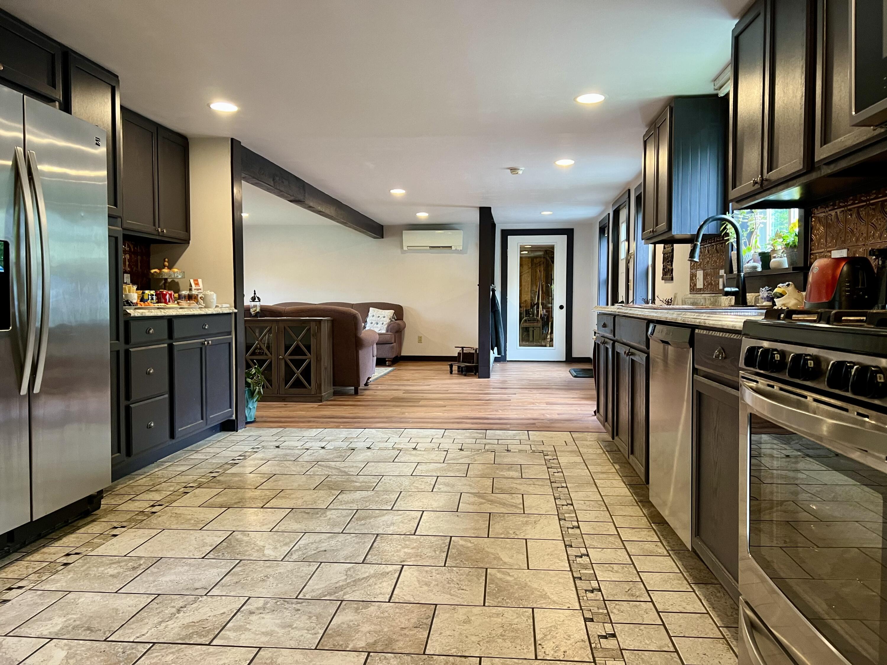 127 Swan Lake Avenue Property Photo 18