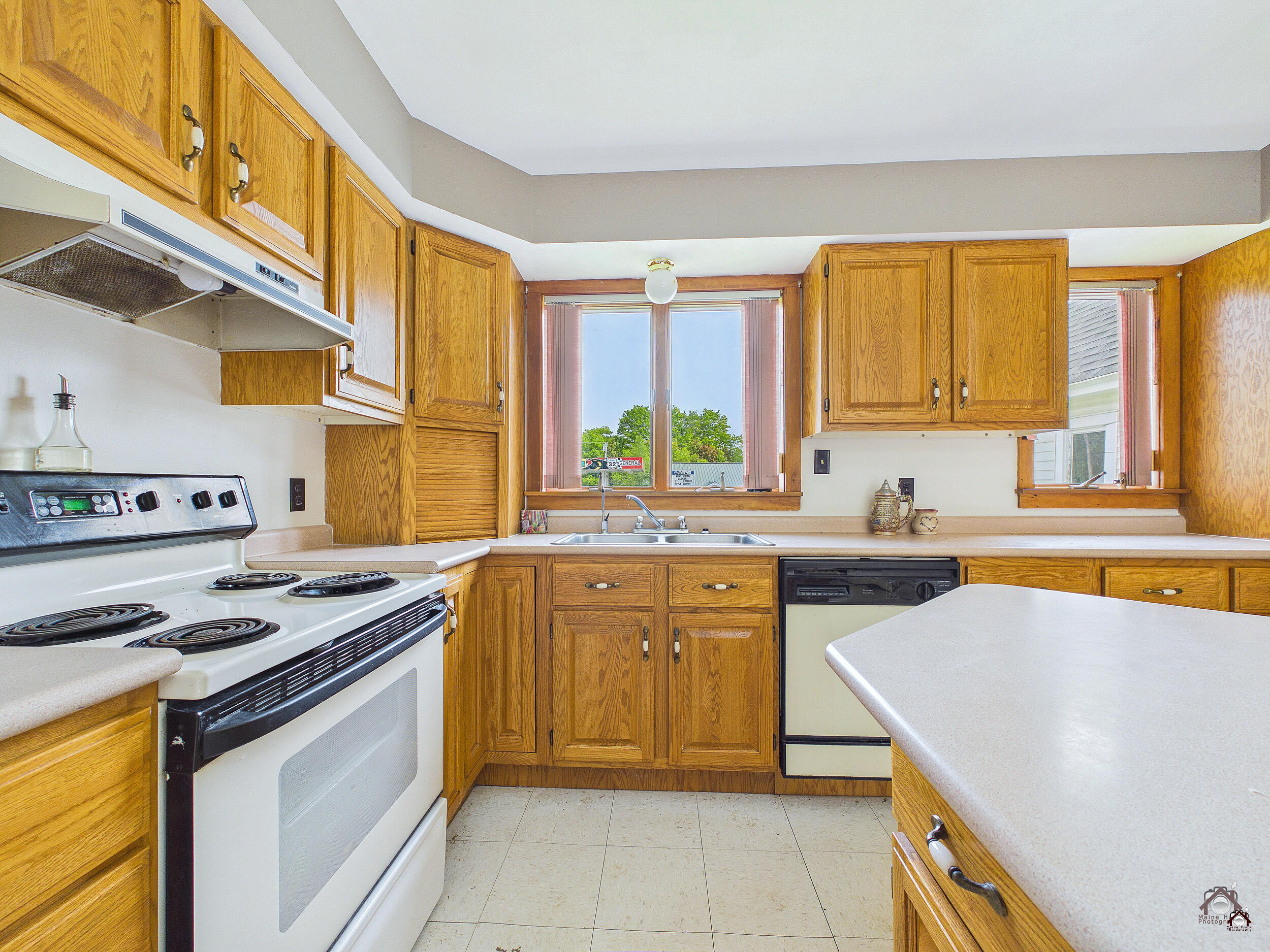 164 Windsor Road Property Photo 8