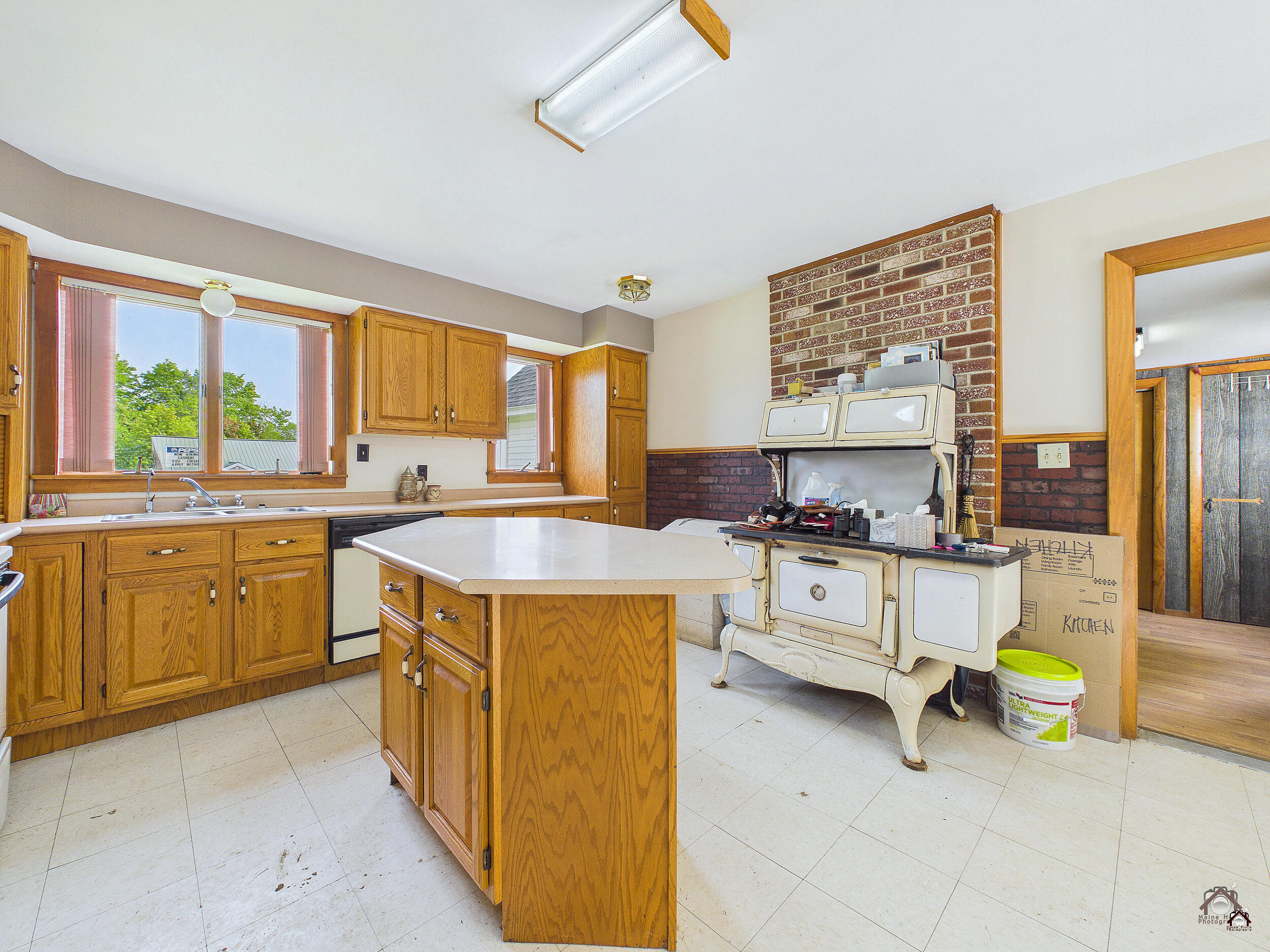 164 Windsor Road Property Photo 9