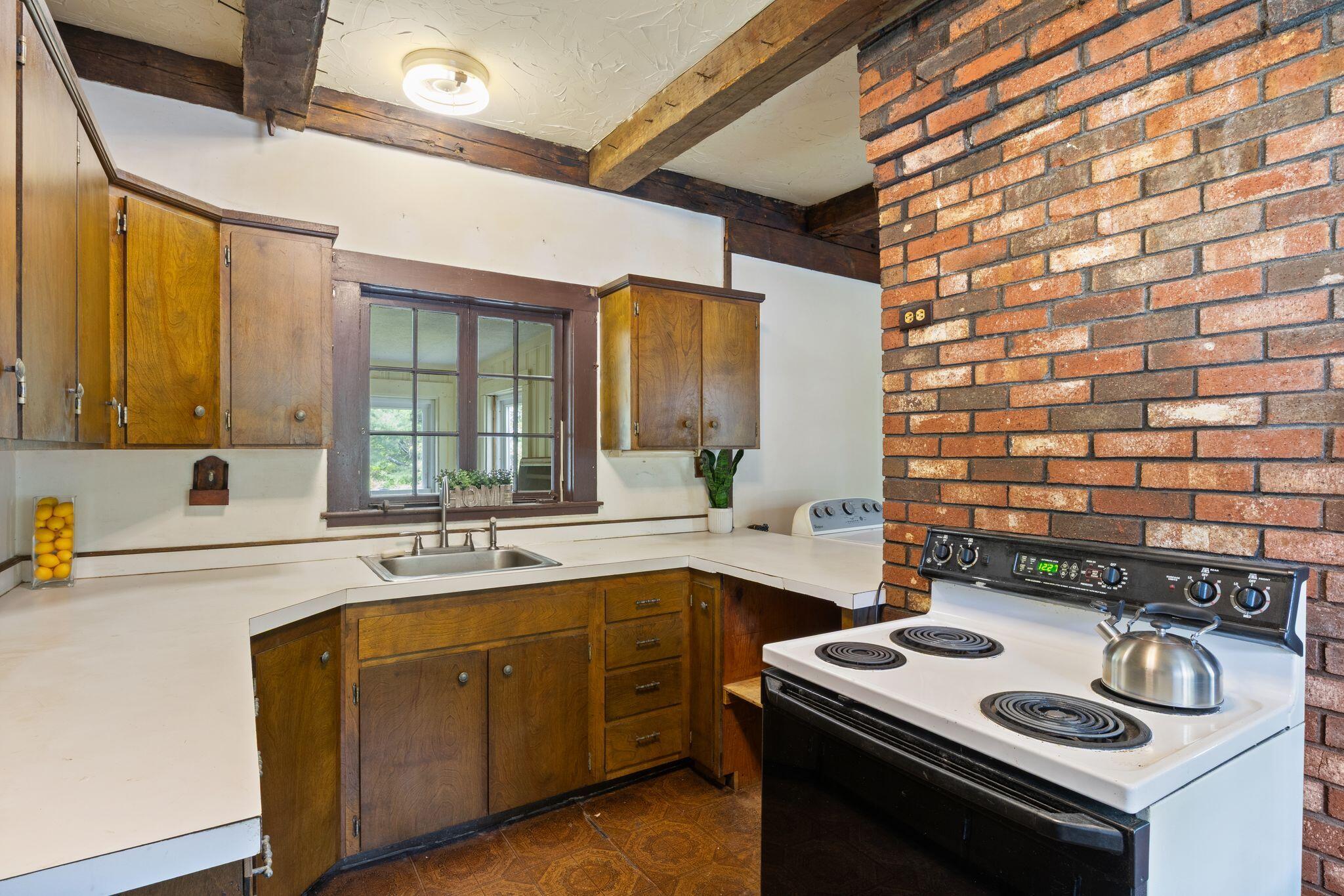 93 Merriland Ridge Road Property Photo 13