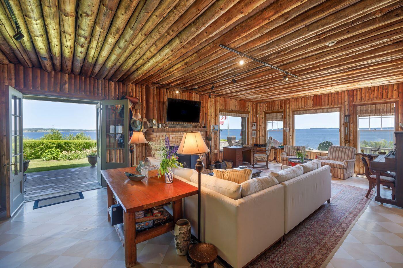 159 Devereaux Road Property Photo 13