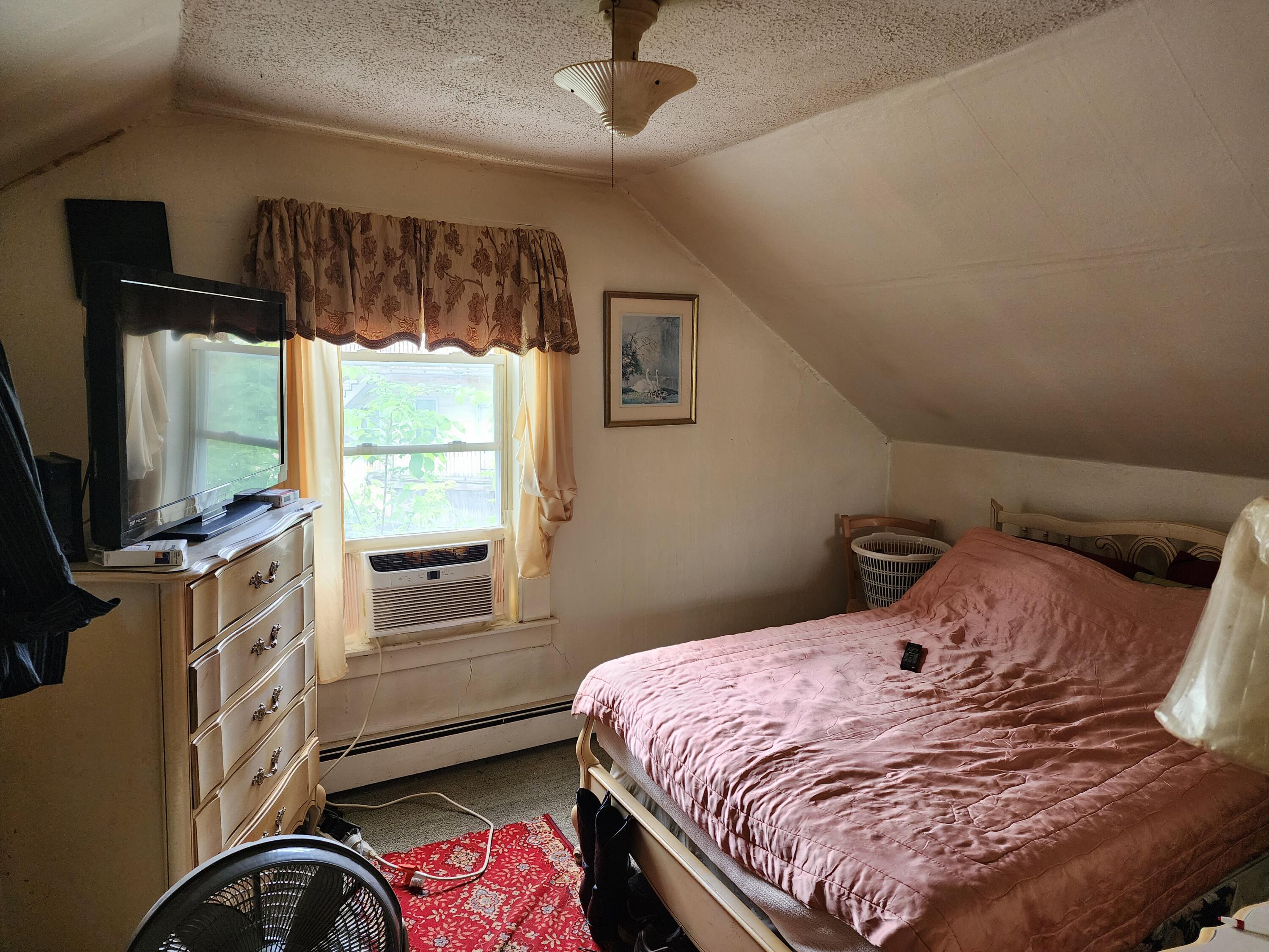 89 Oak Street Property Photo 15