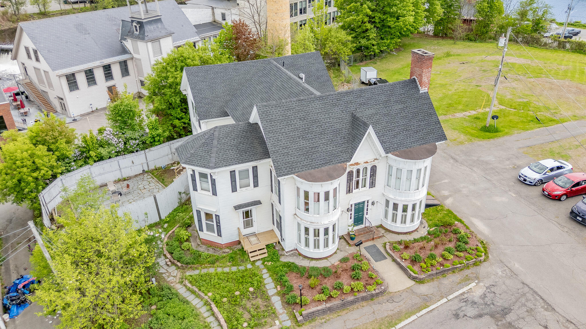 8 Monument Square Property Photo 4