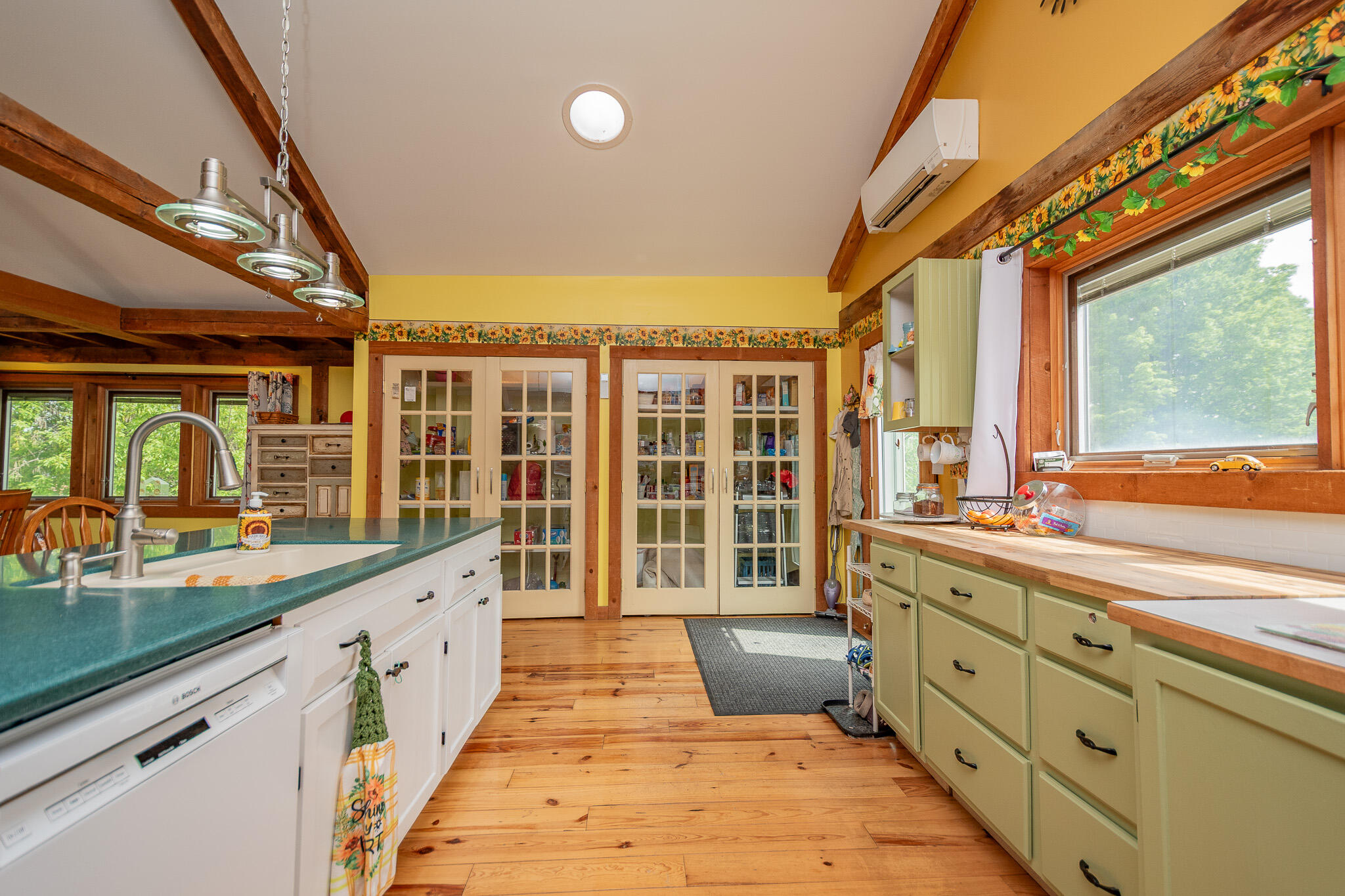 8 Monument Square Property Photo 14