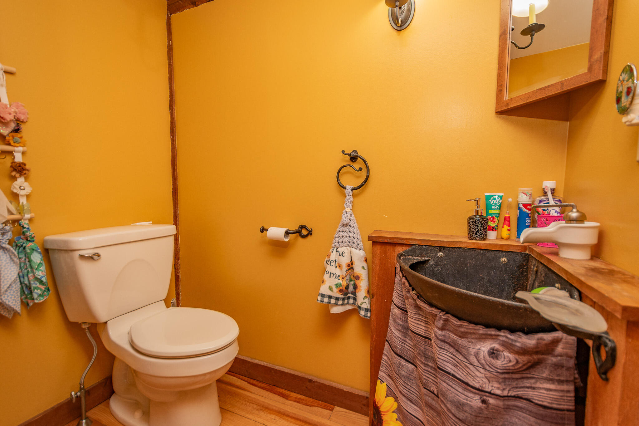 8 Monument Square Property Photo 24