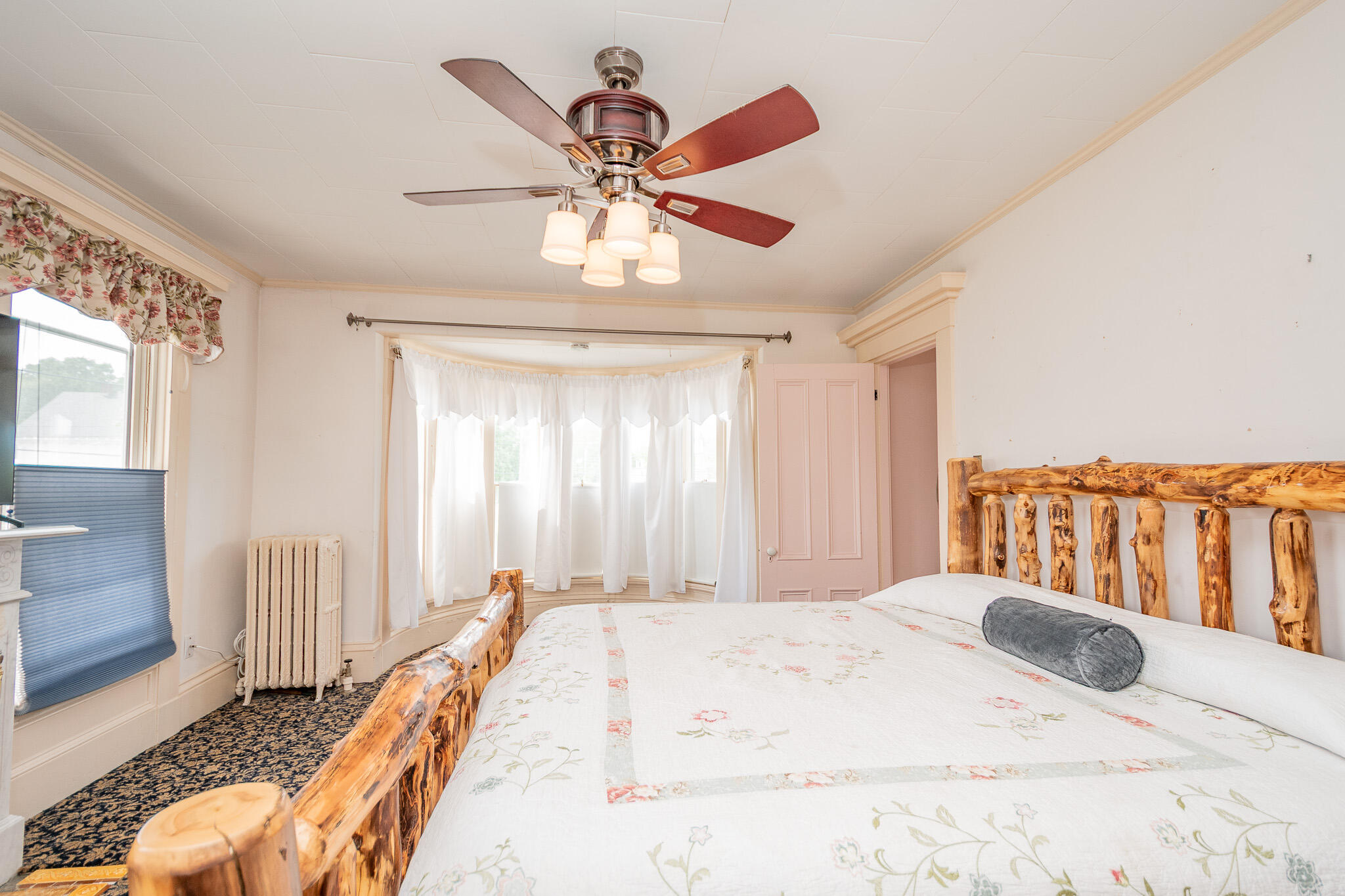 8 Monument Square Property Photo 49