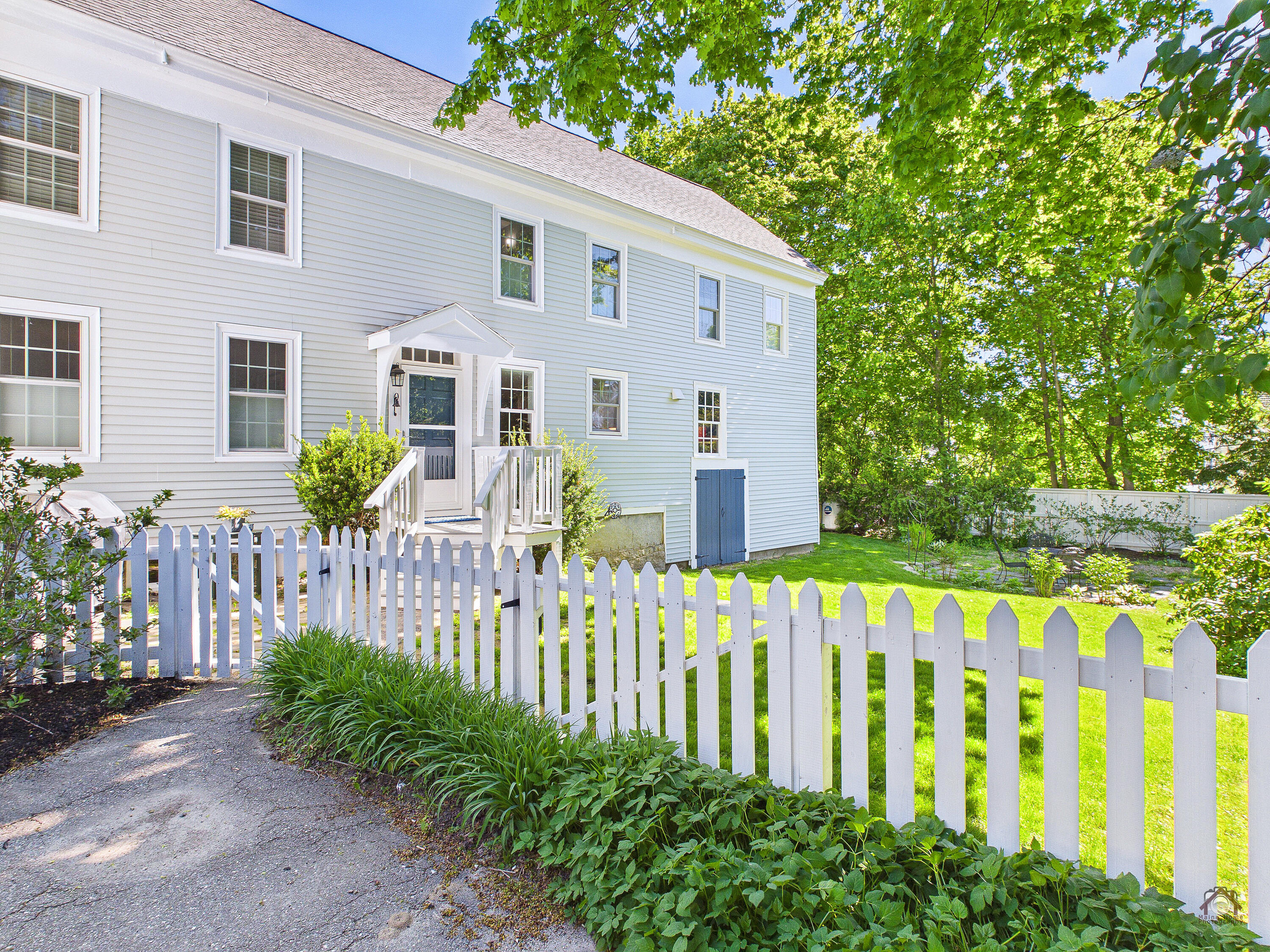 1059 Washington Street Property Photo 4