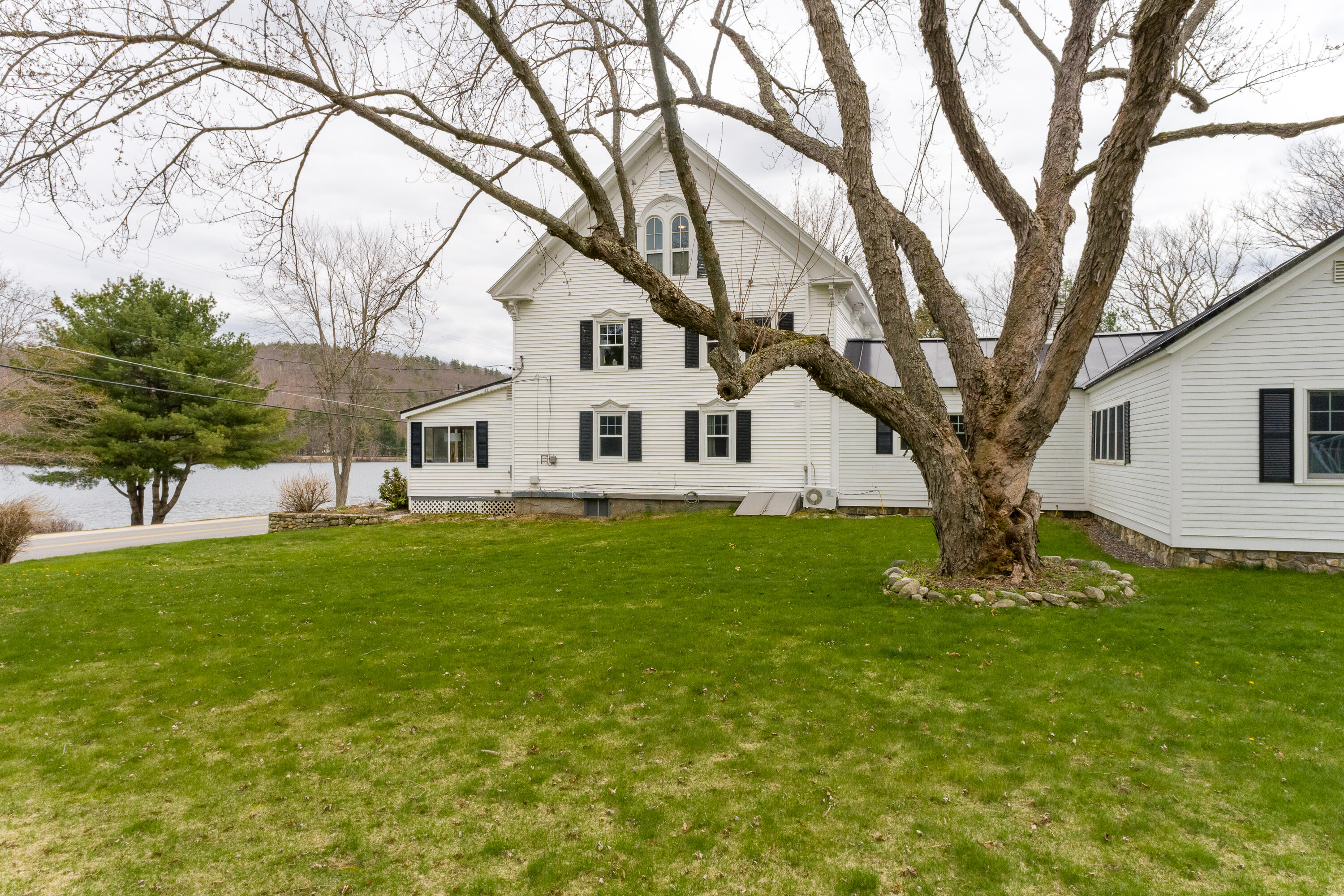 1024 Meadow Road Property Photo 9
