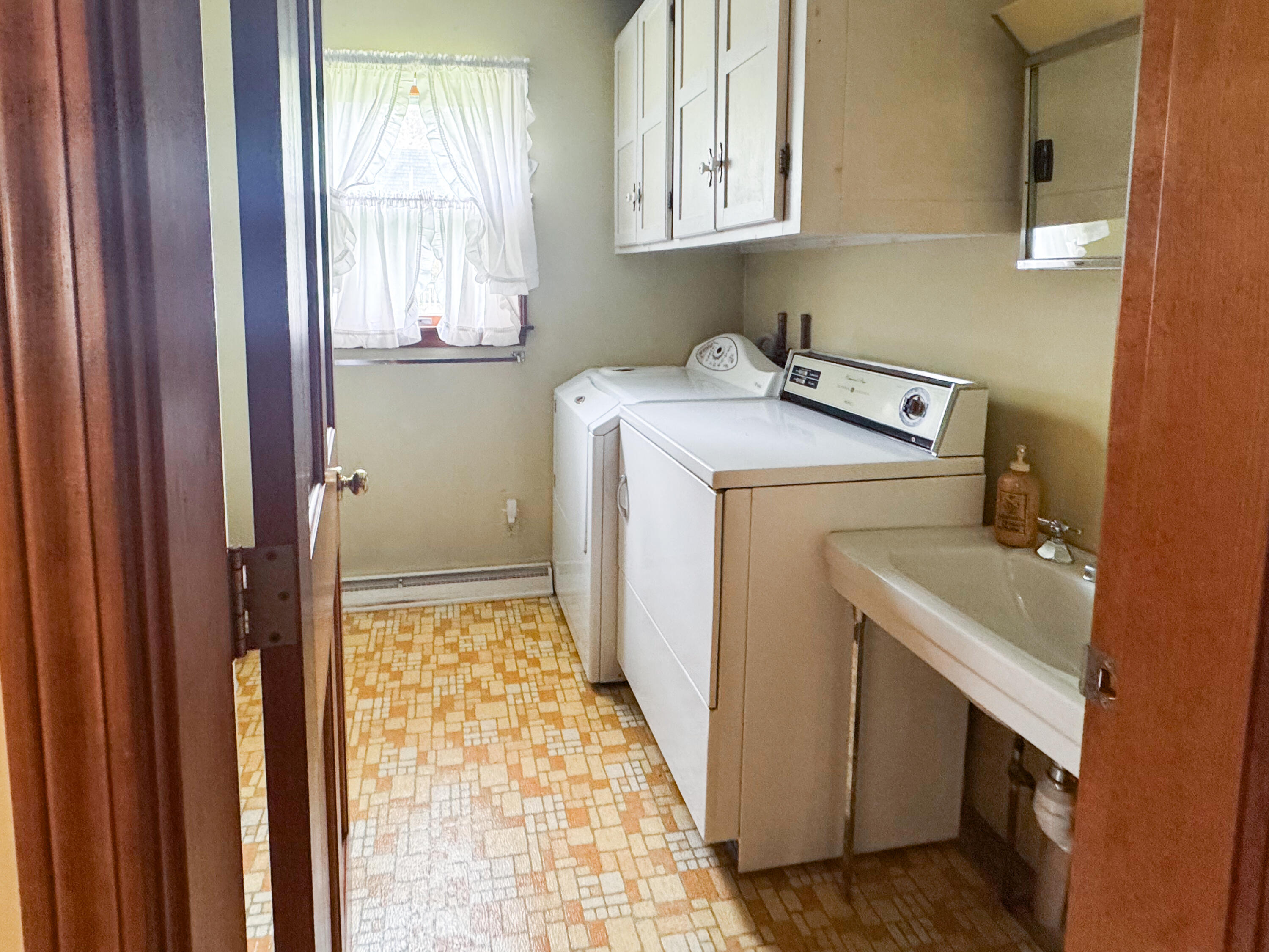 12 Lincoln Street Property Photo 35