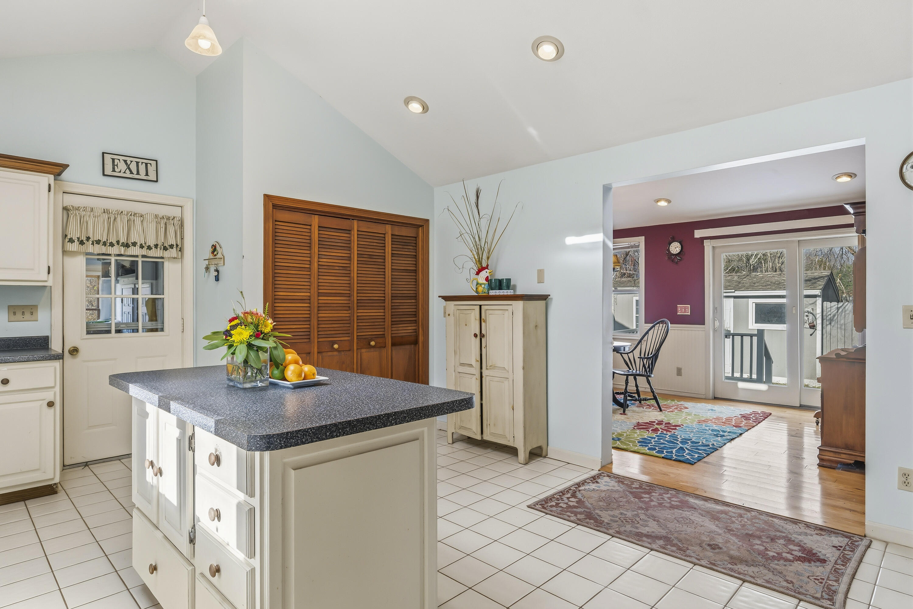 48 Howard Avenue Property Photo 22
