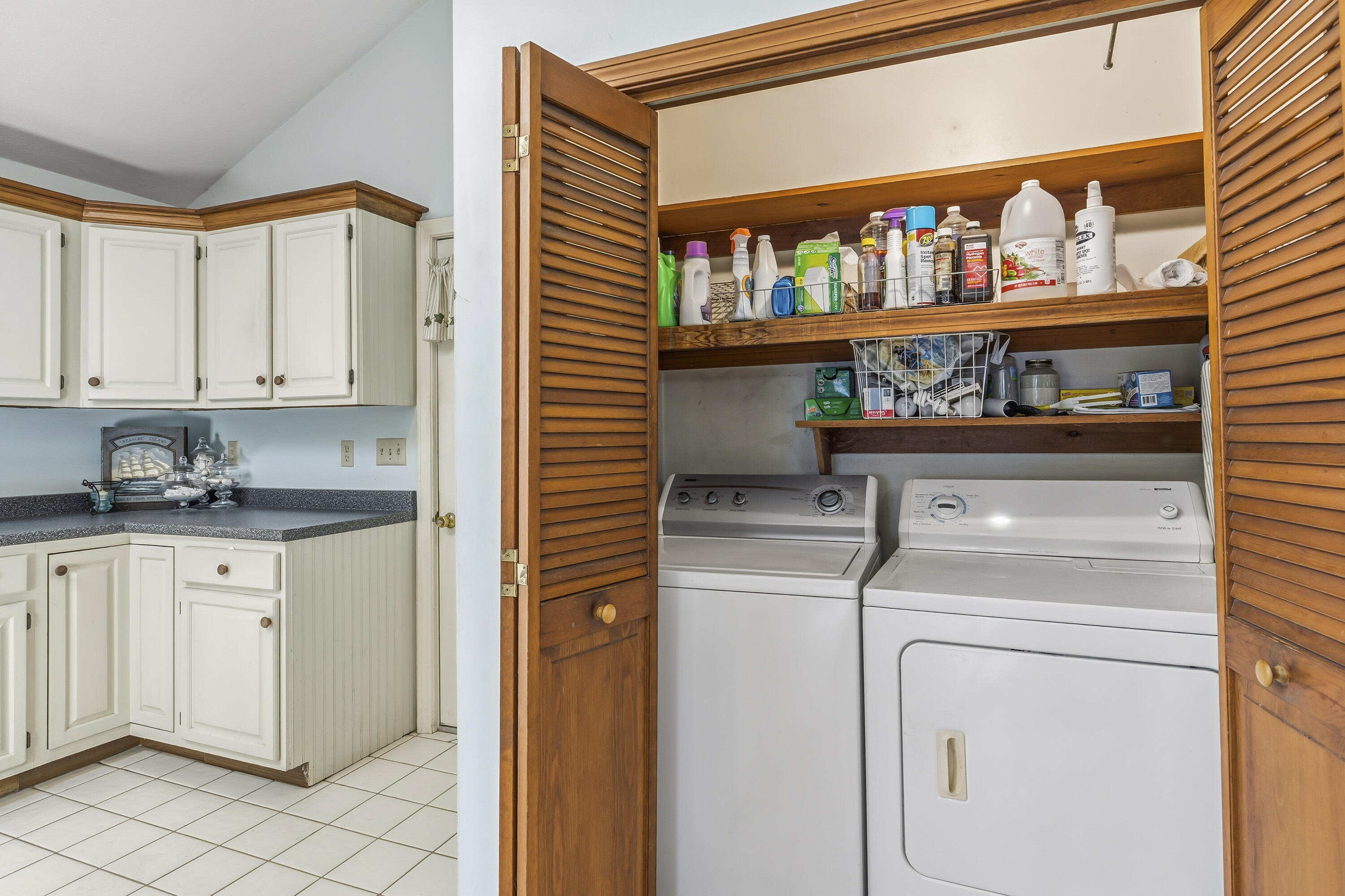 48 Howard Avenue Property Photo 24