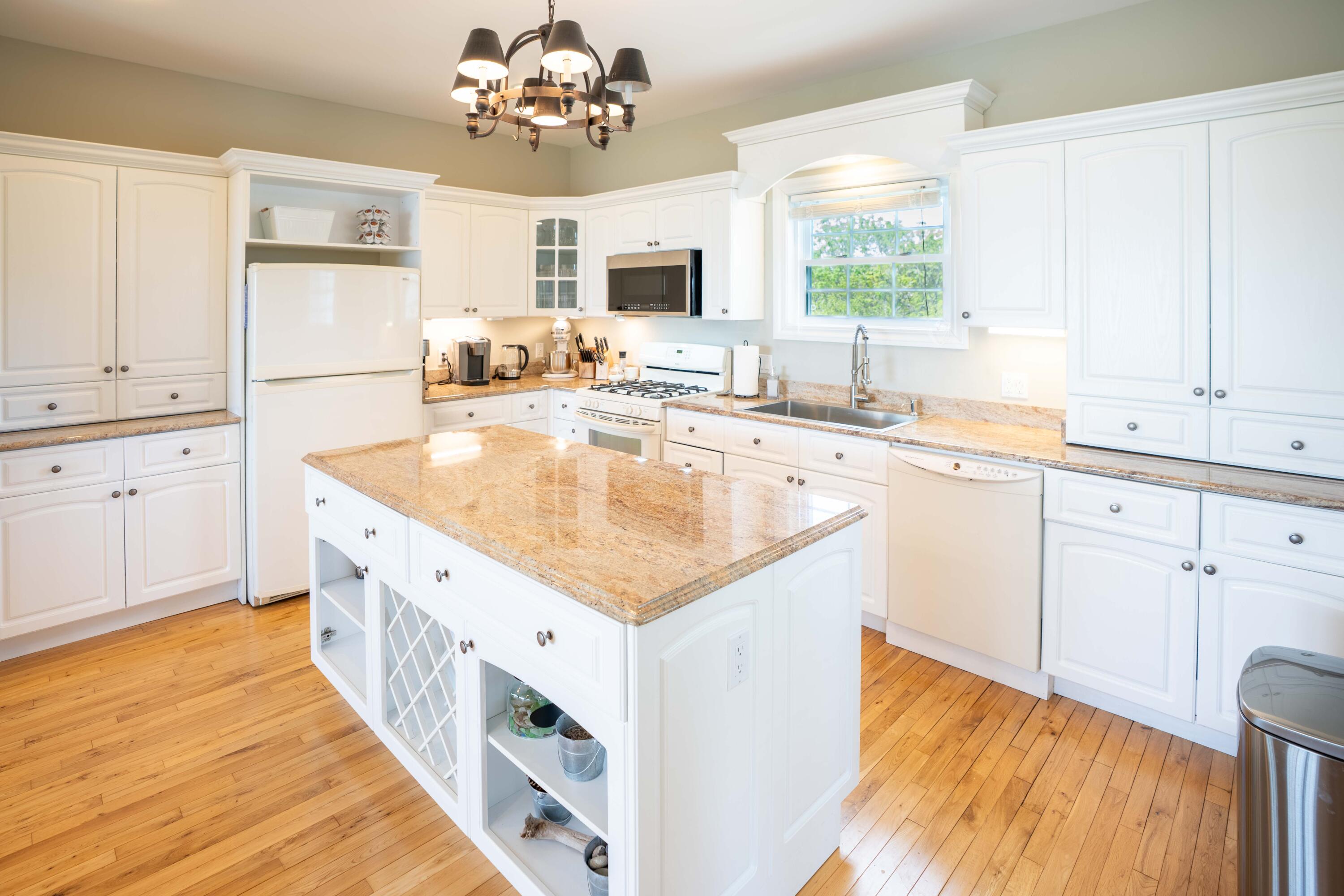 20 Easy Street Property Photo 12