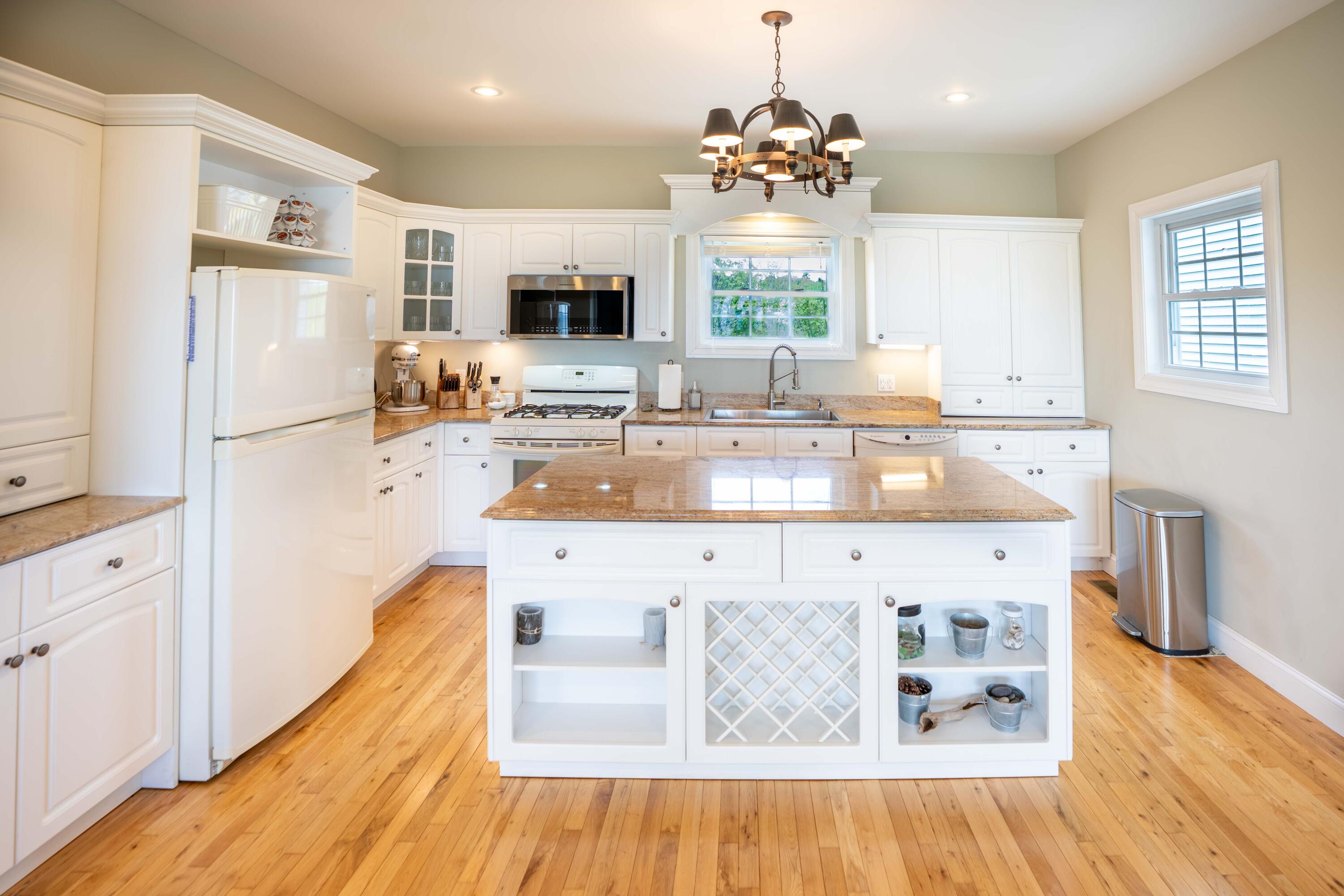 20 Easy Street Property Photo 13