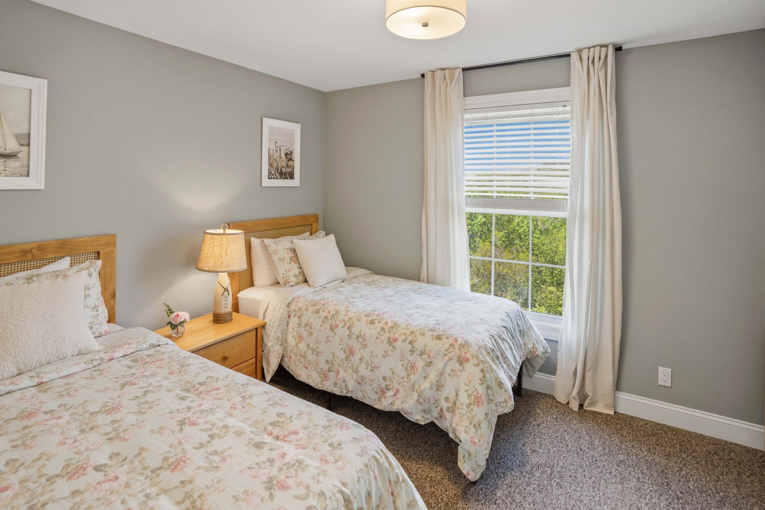 20 Easy Street Property Photo 44