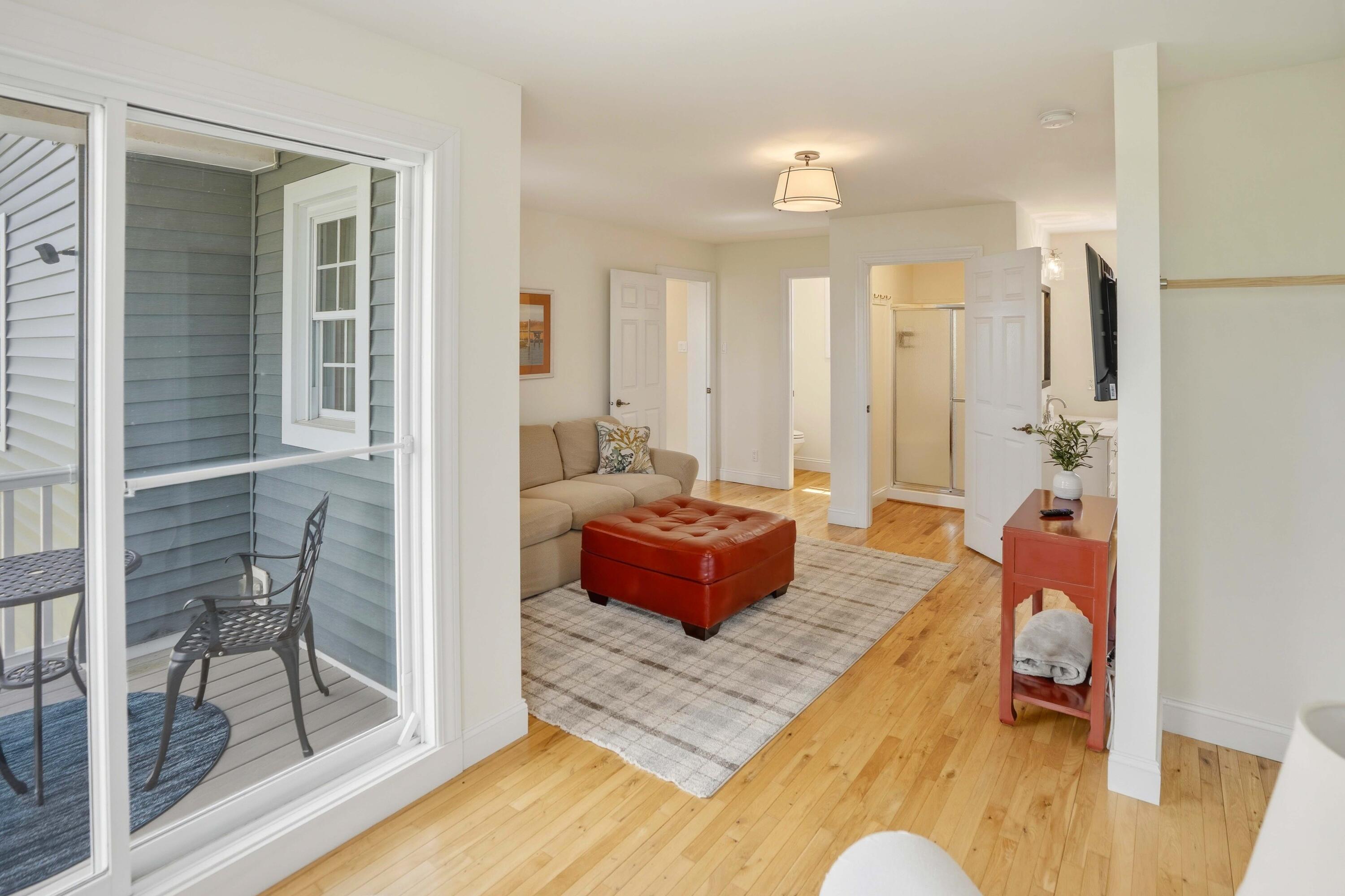 20 Easy Street Property Photo 45