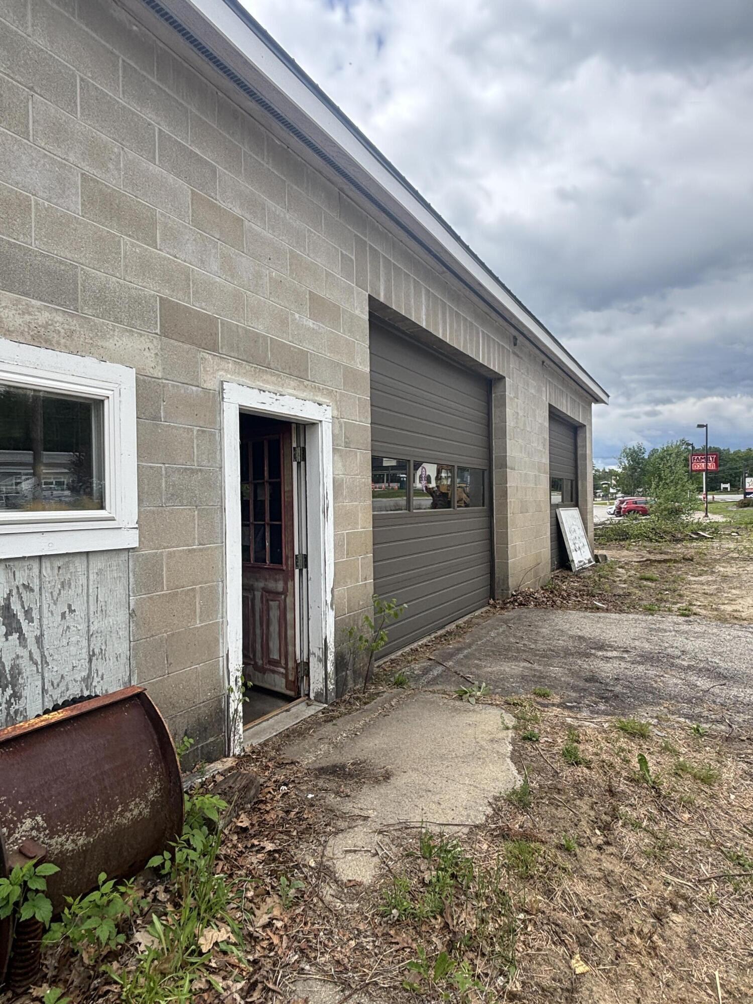 201 Portland Road Property Photo 2
