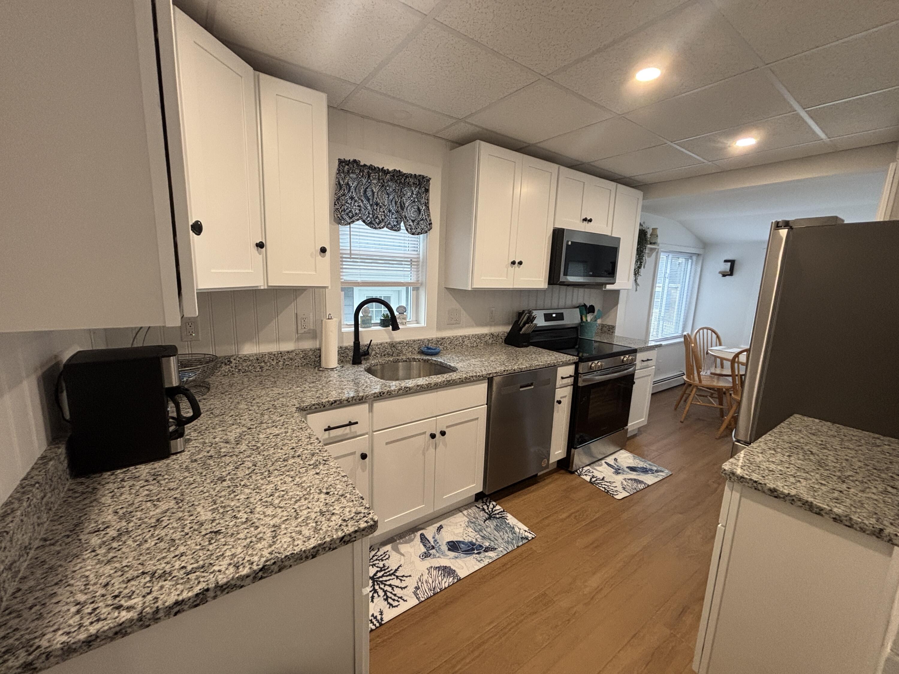 113 W Grand Avenue Property Photo 7