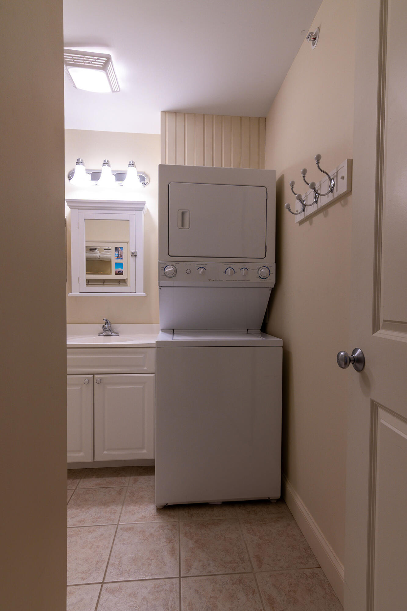 5003 Fall Line Drive B Property Photo 6