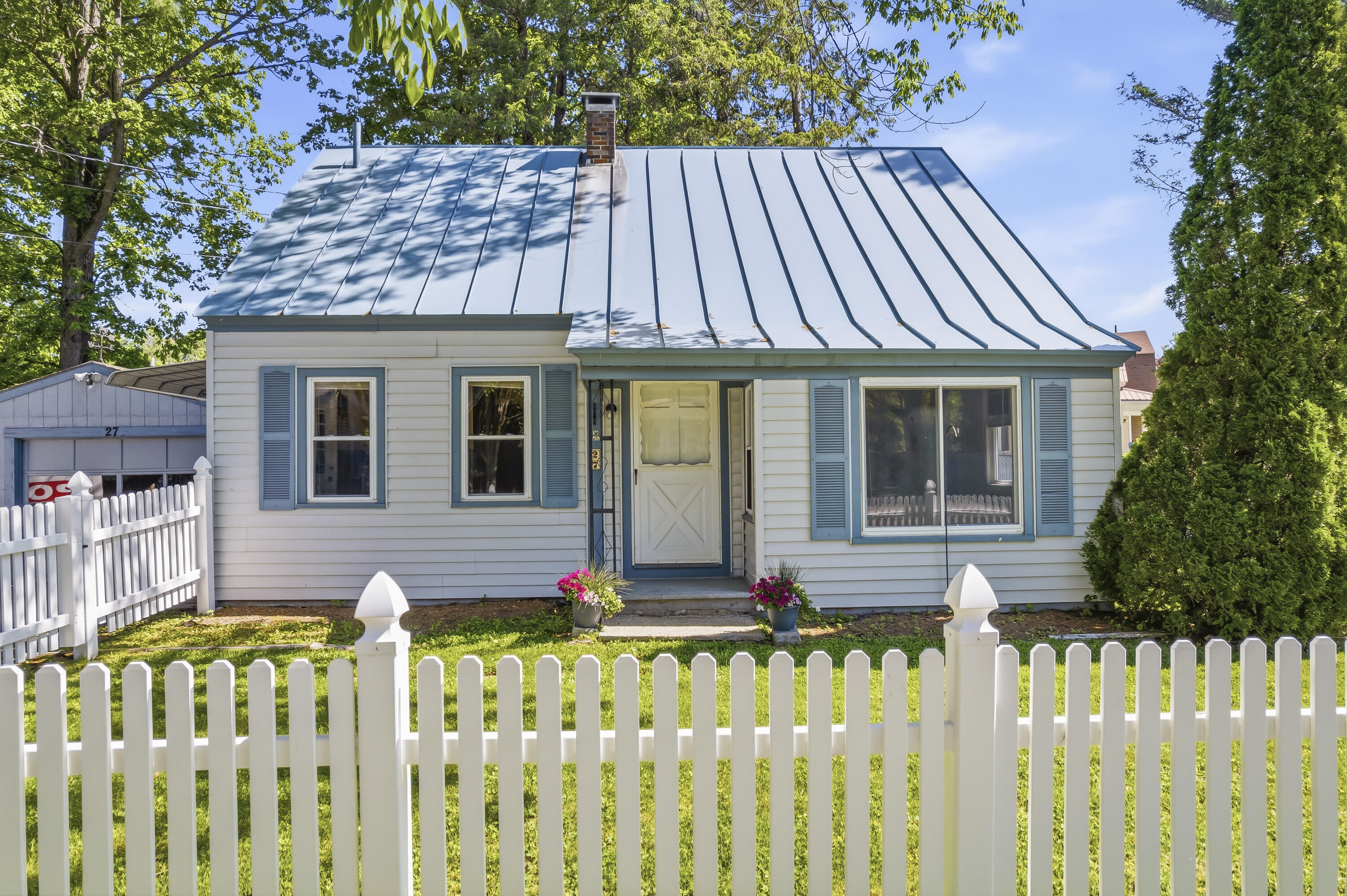 27 Edgemont Avenue Property Photo 1