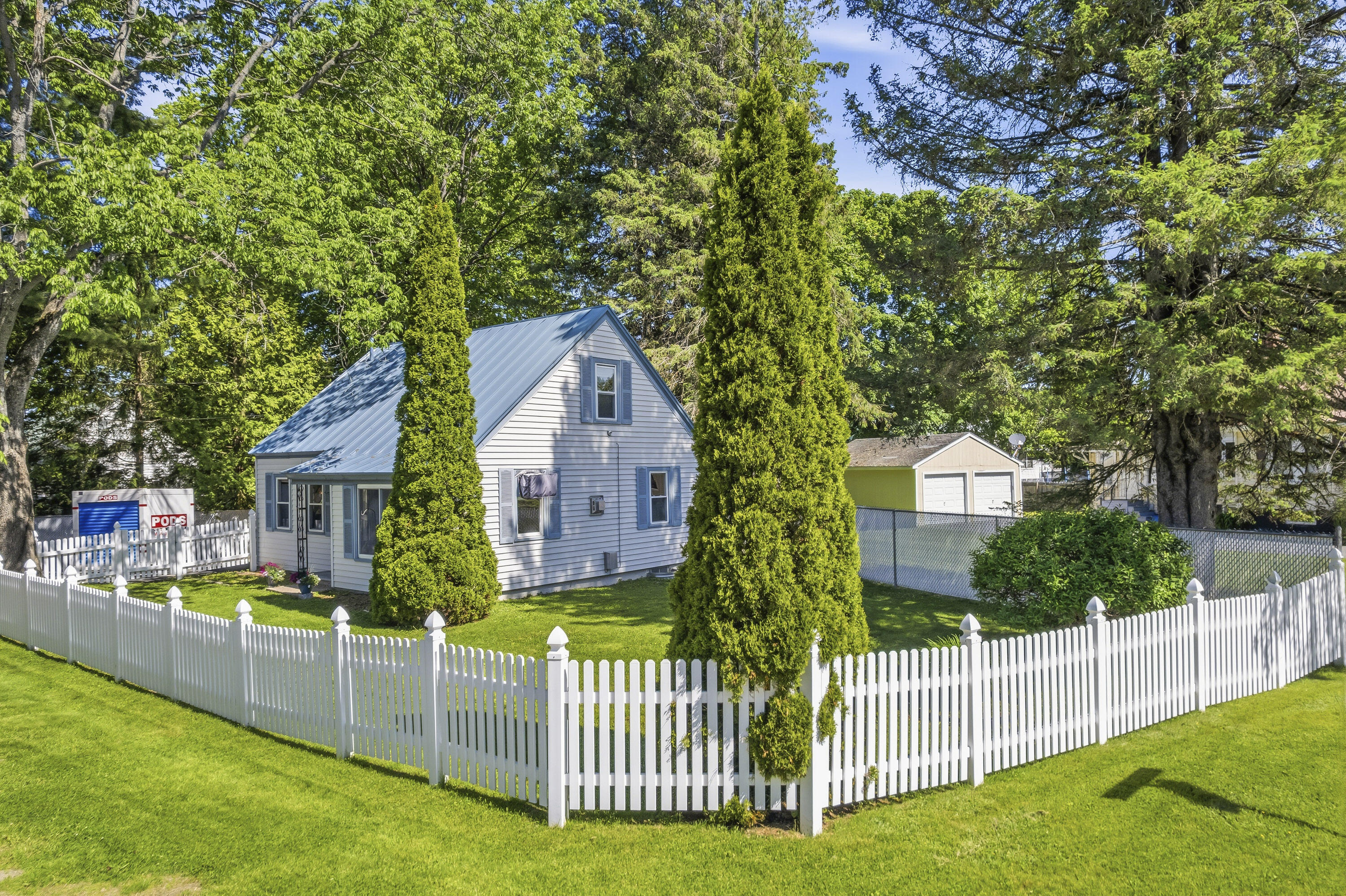 27 Edgemont Avenue Property Photo 2