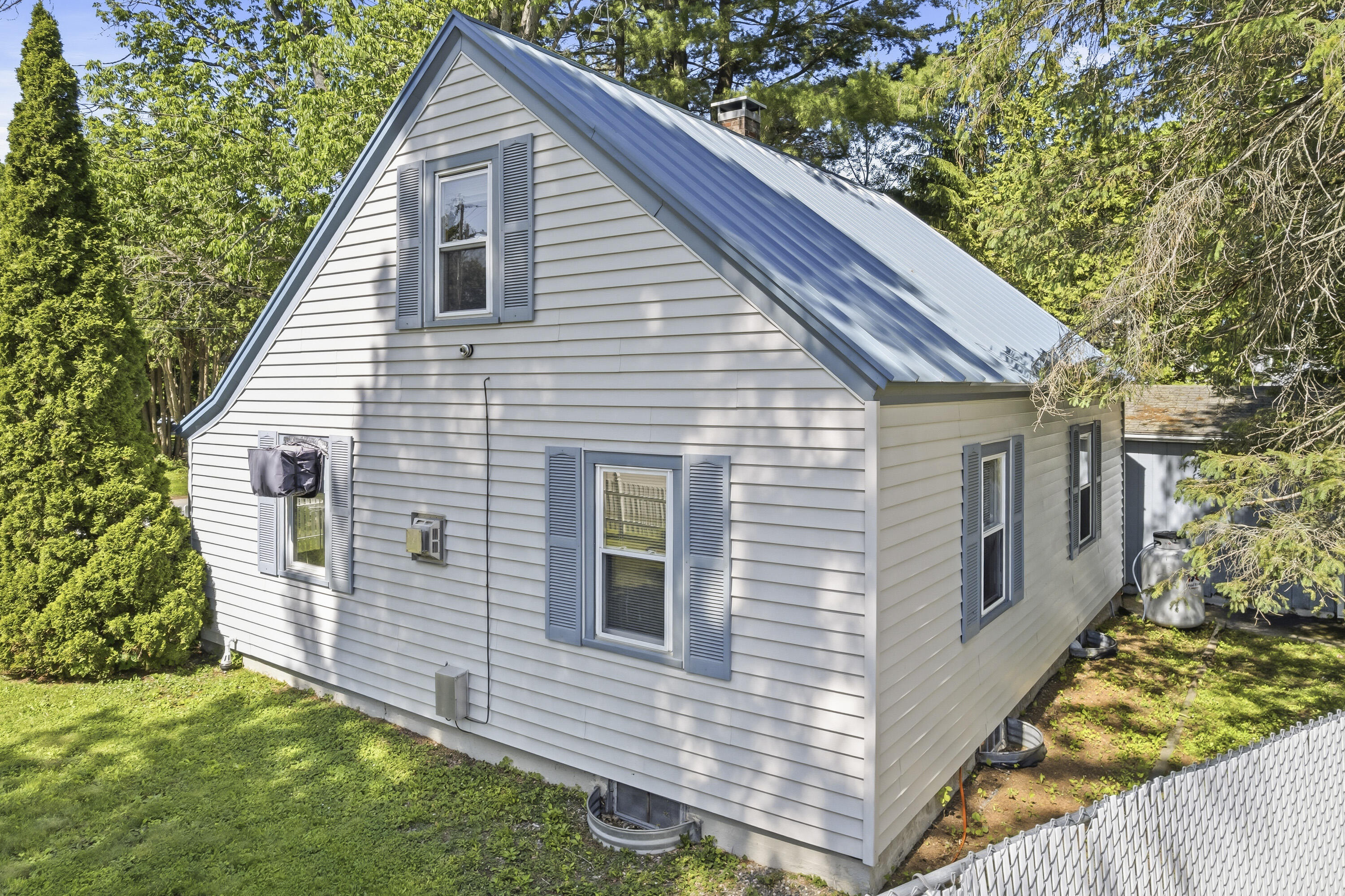 27 Edgemont Avenue Property Photo 39