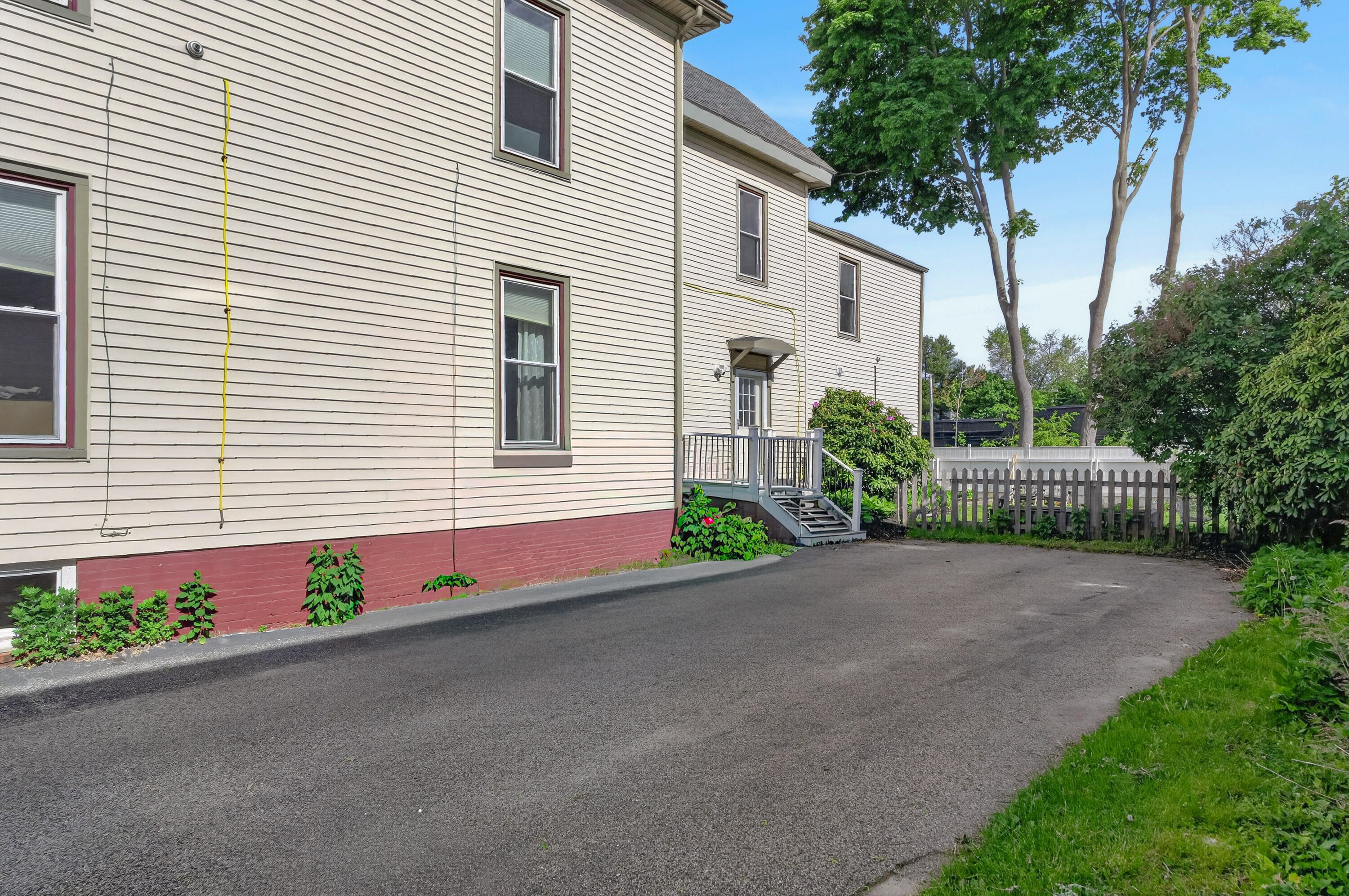 115 Woodford Street Property Photo 4