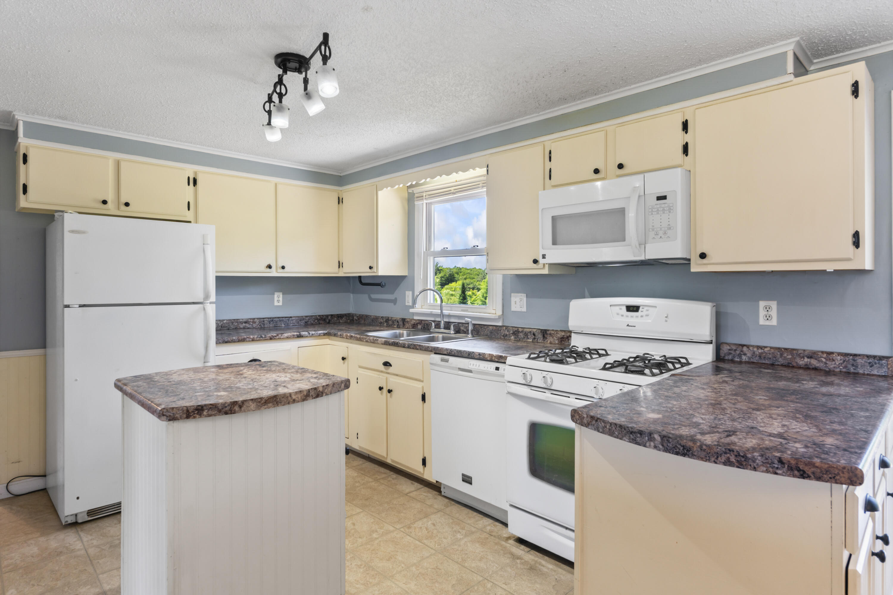 210 Collins Mills Road Property Photo 15