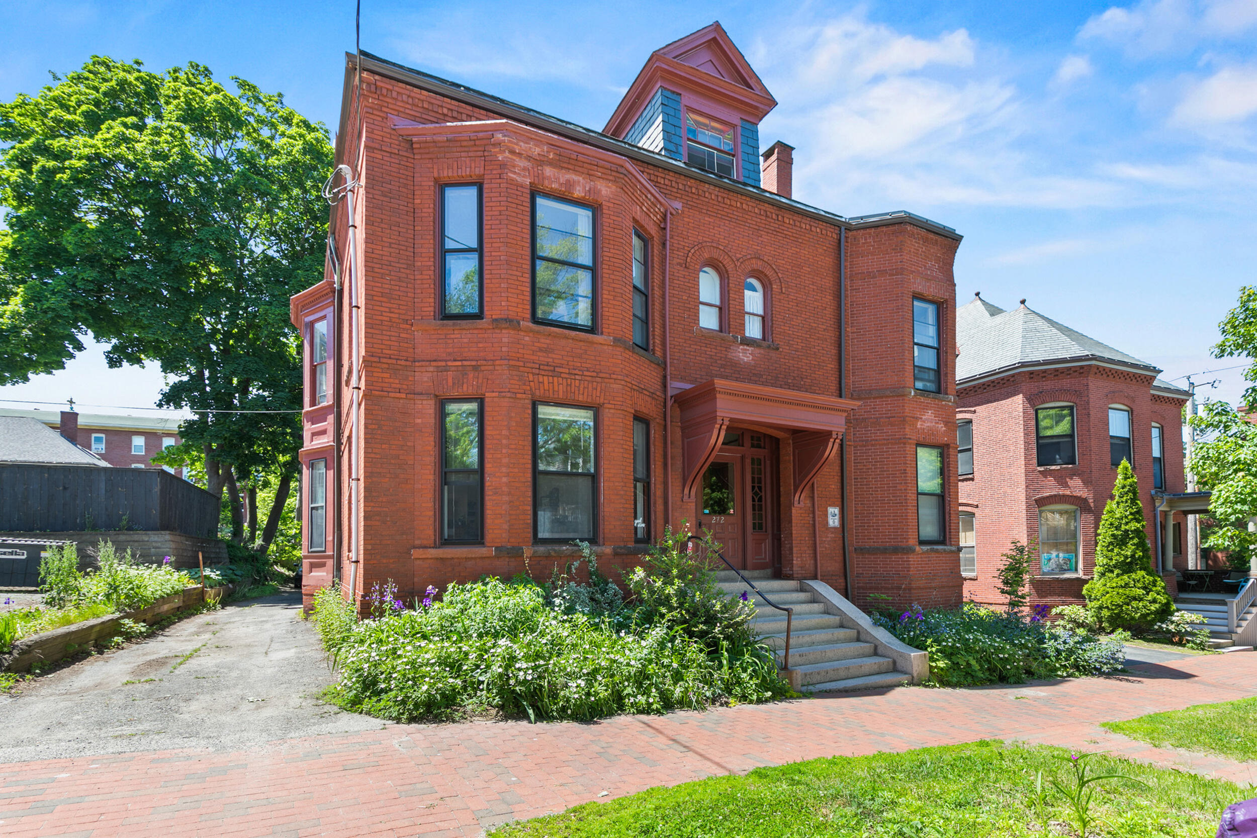 272 State Street Property Photo 1