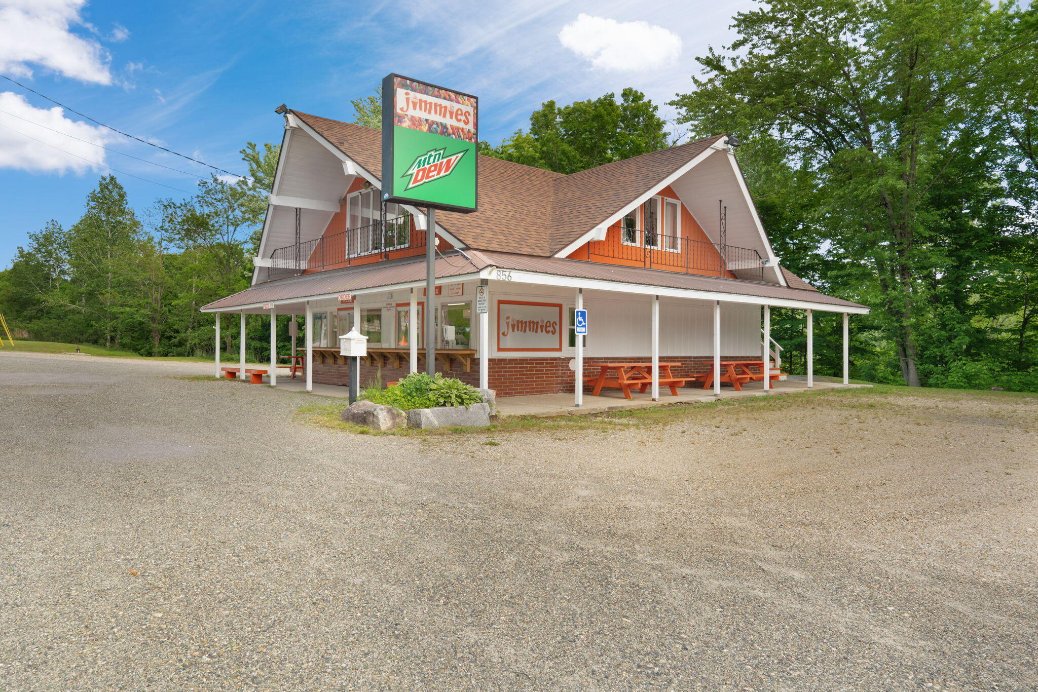 856 River Road Property Photo 4