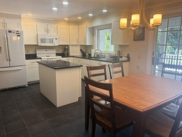 51 Mayflower Hill Drive Property Photo 3