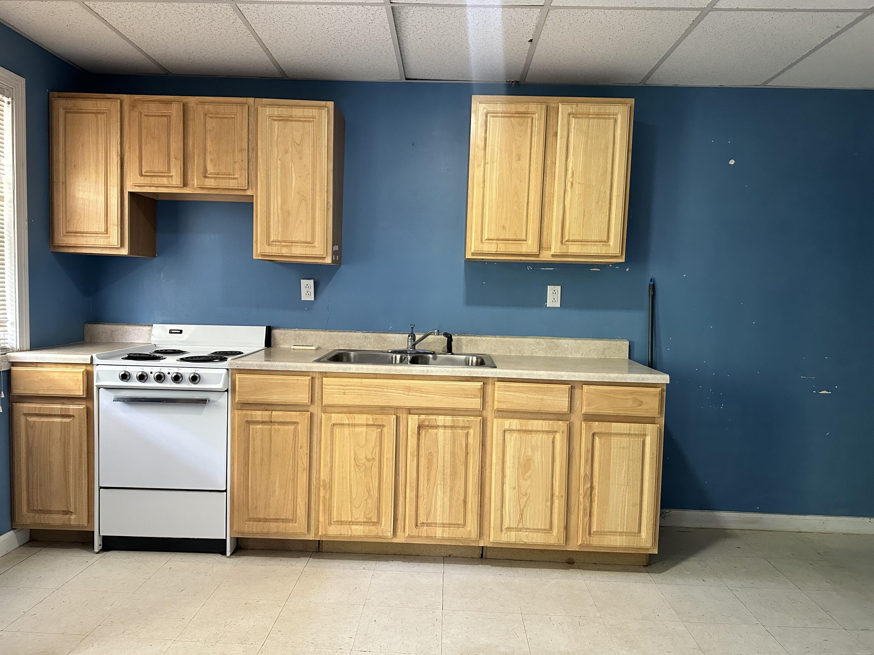 369 School Street Property Photo 7