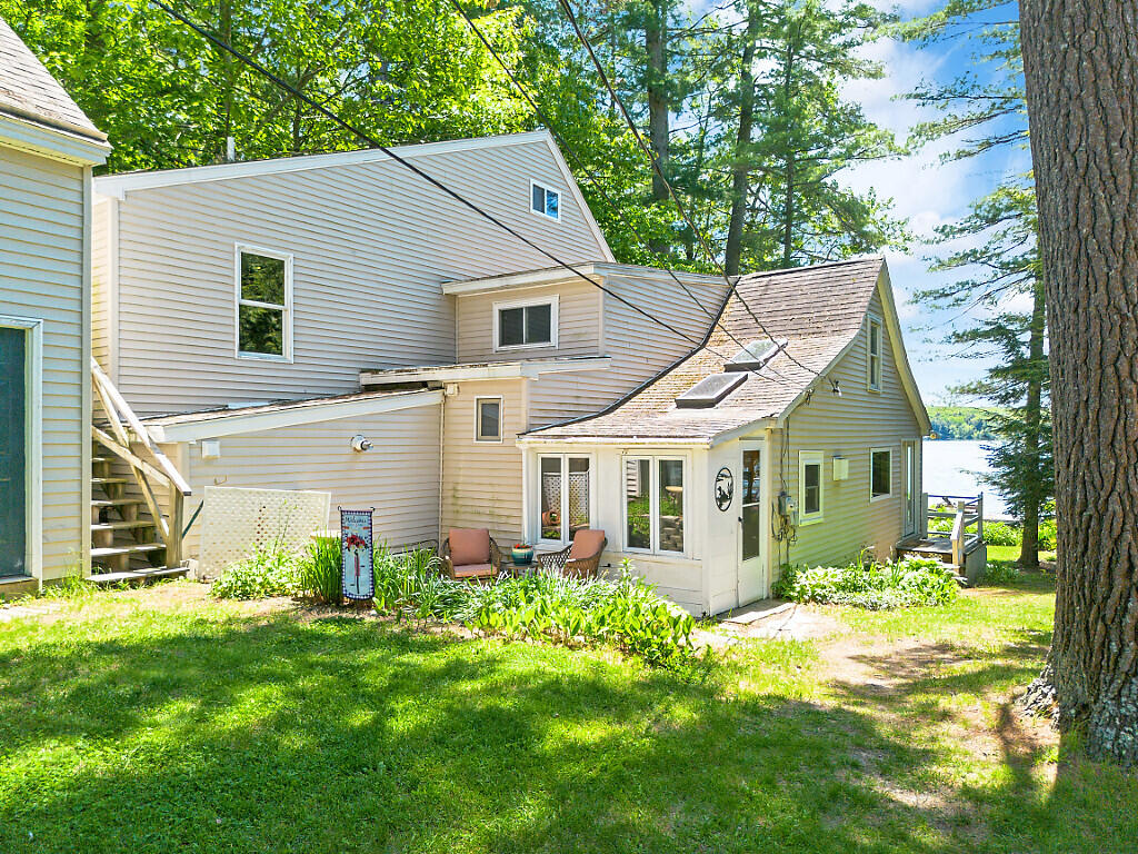 18 Thurston Drive Property Photo 2
