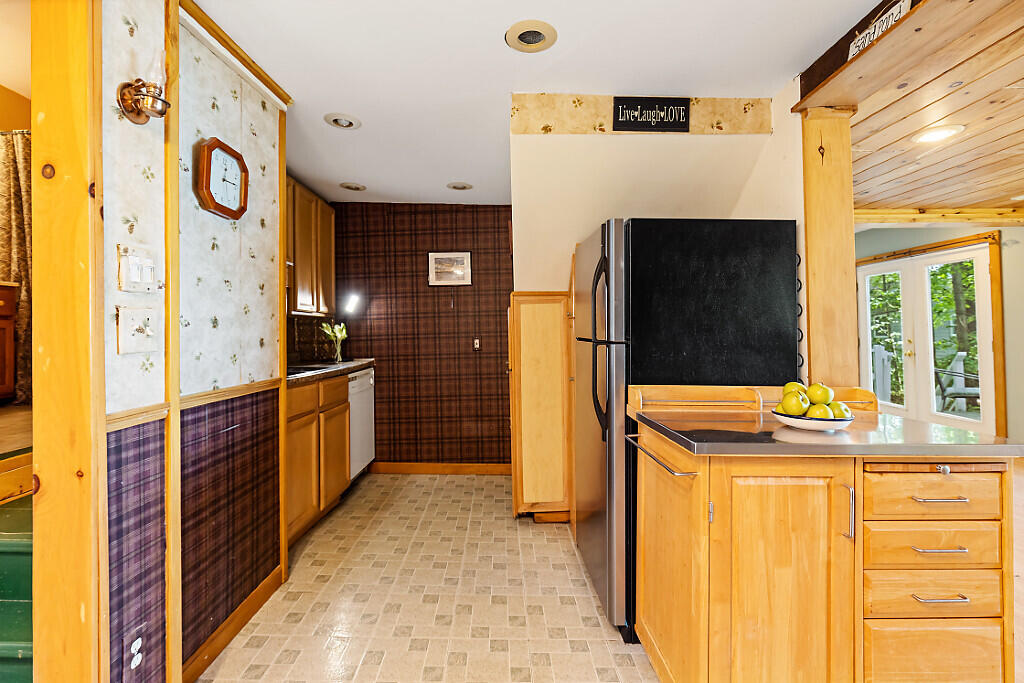 18 Thurston Drive Property Photo 7