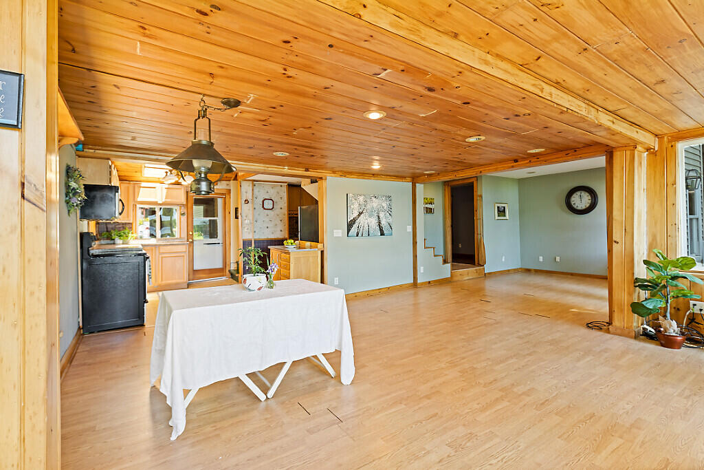 18 Thurston Drive Property Photo 8